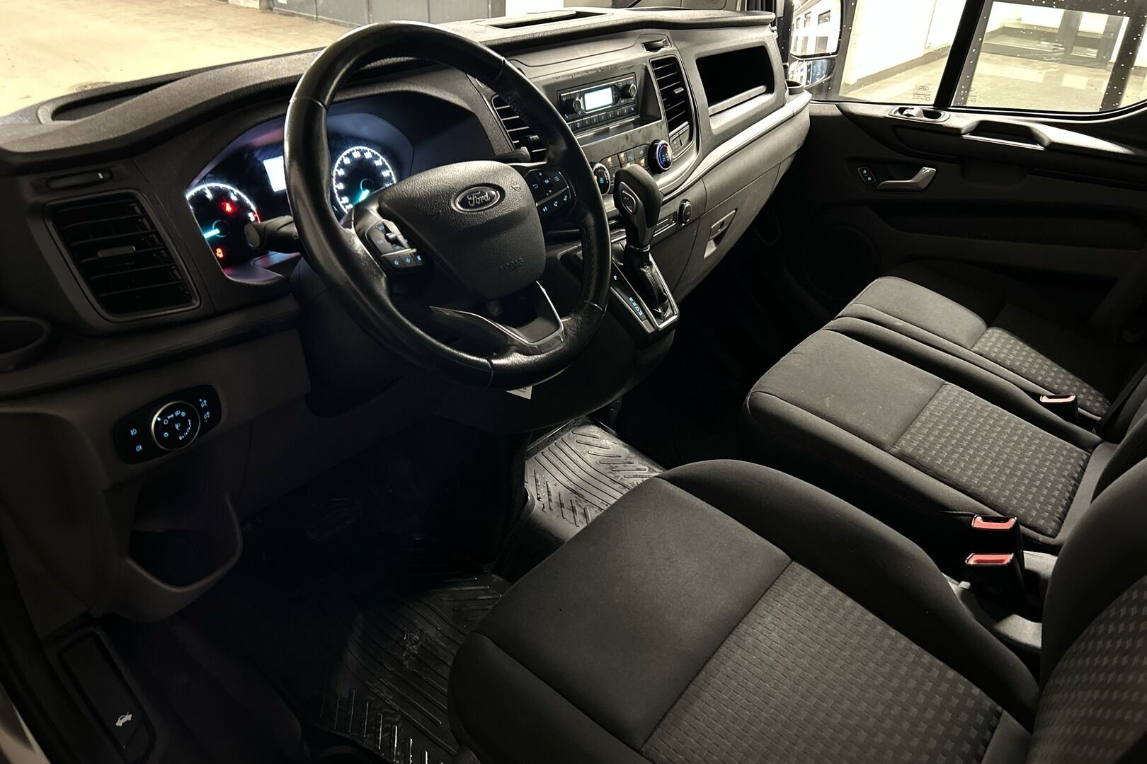 Ford Transit Custom iso kuva 15