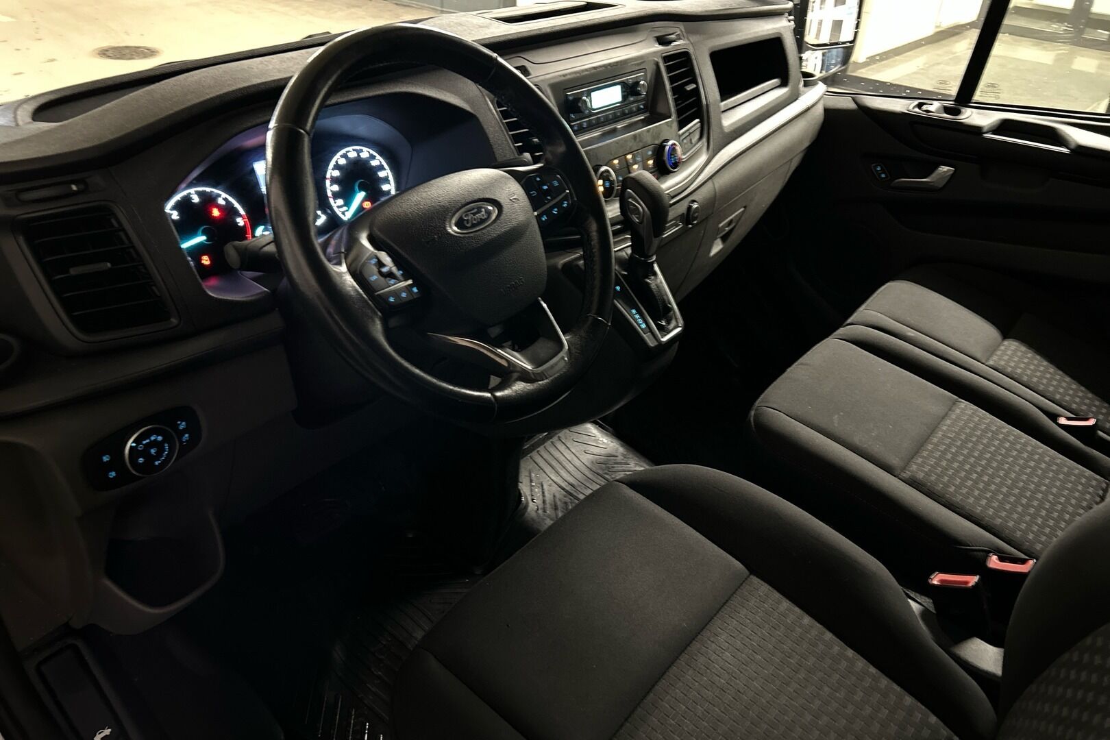 Ford Transit Custom iso kuva 5
