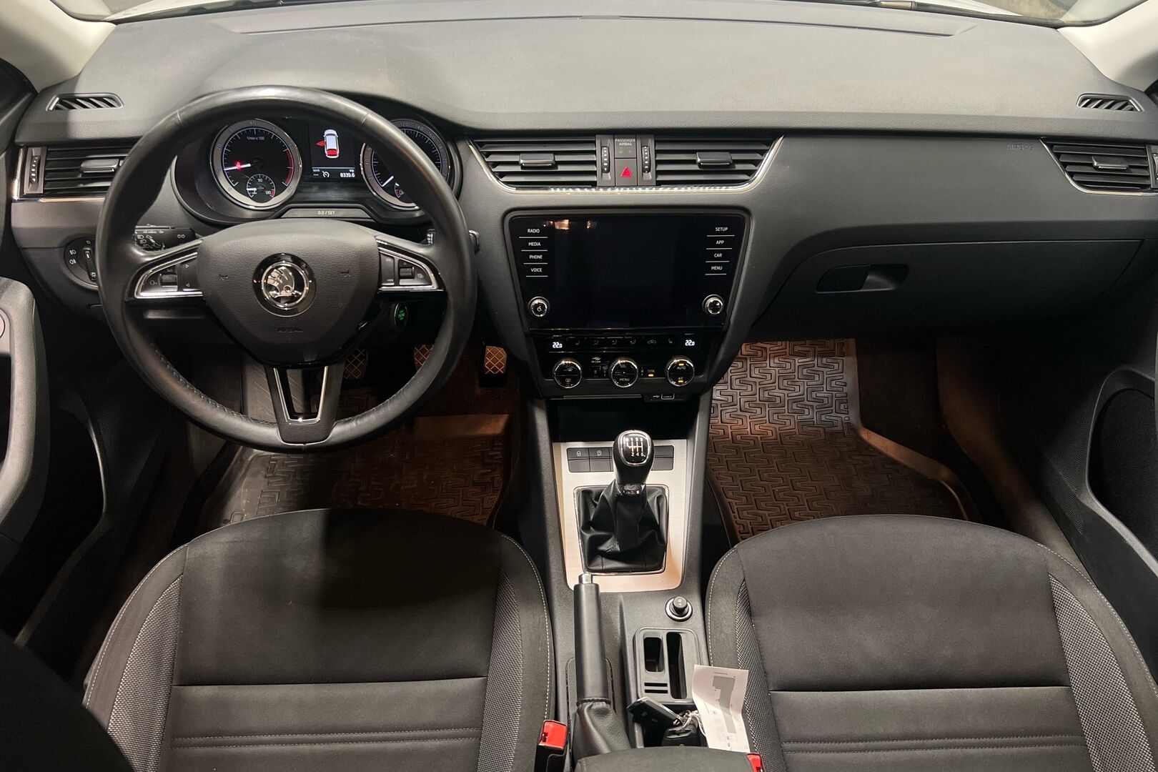 Skoda Octavia iso kuva 7