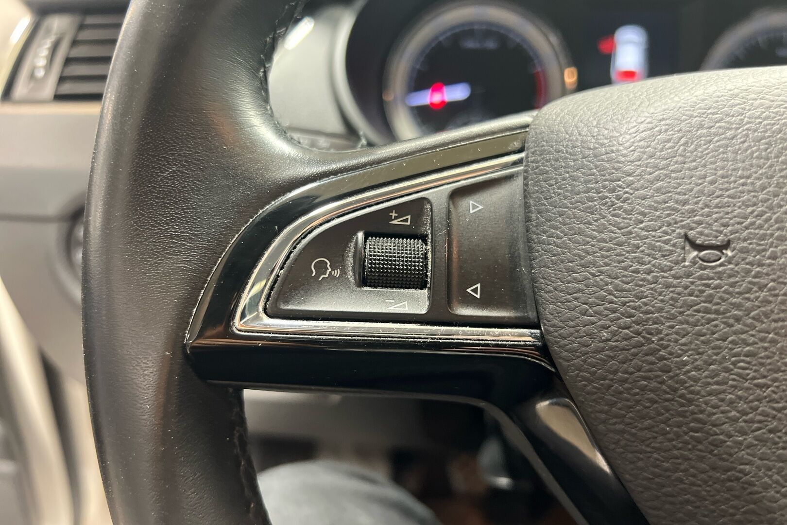 Skoda Octavia iso kuva 9