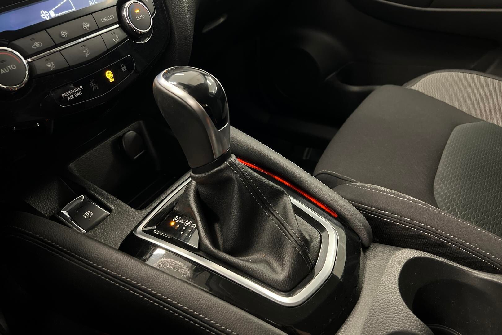 Nissan Qashqai iso kuva 5