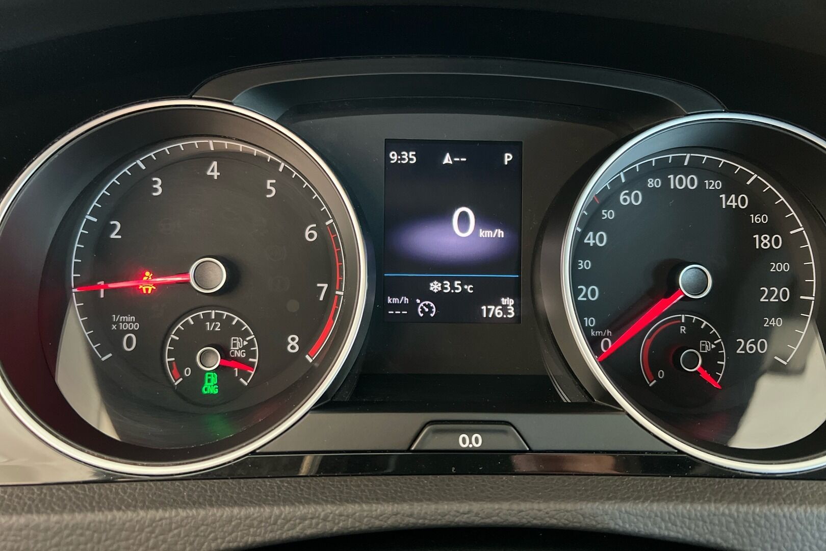 Volkswagen Golf iso kuva 8