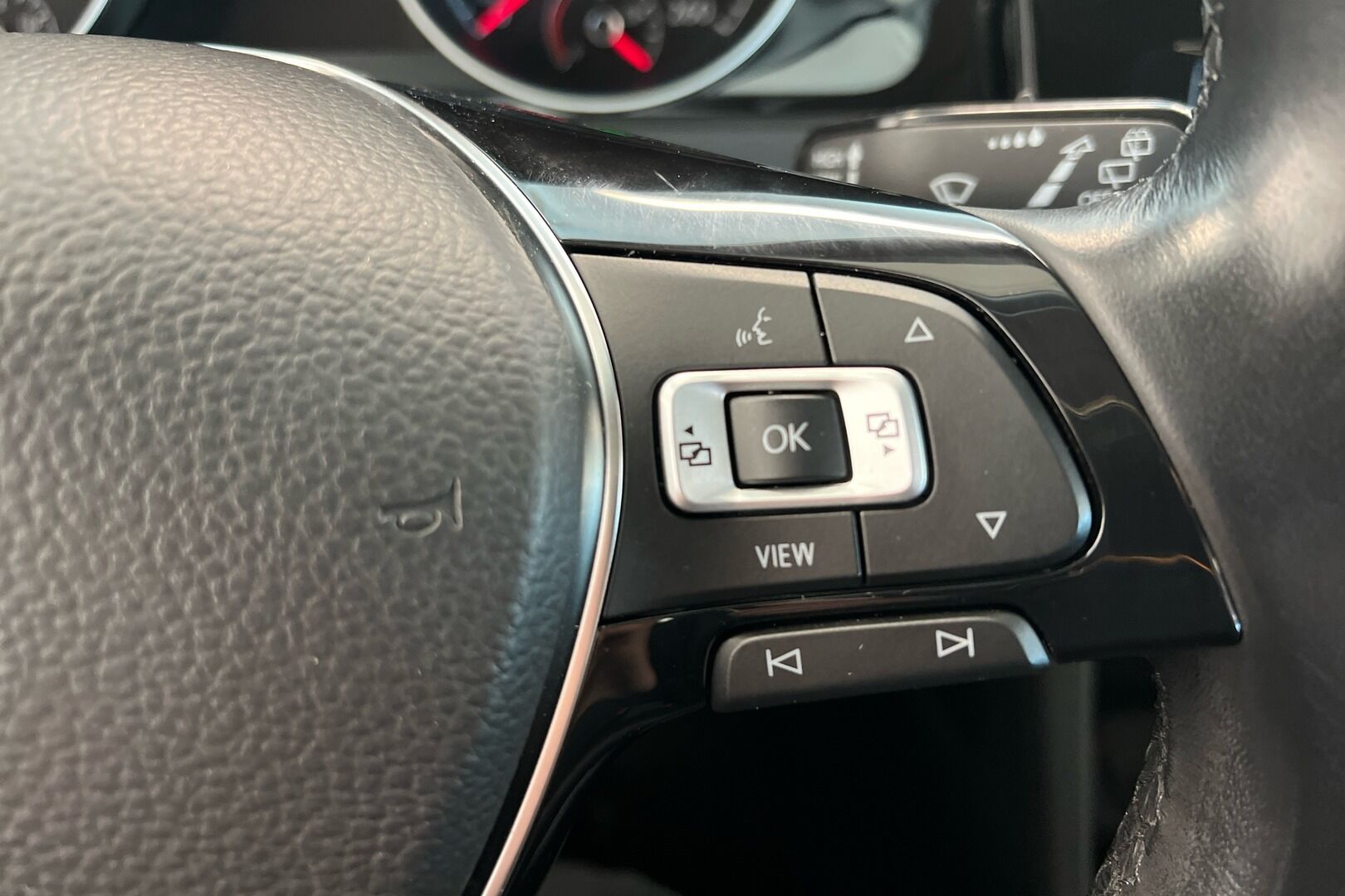 Volkswagen Golf iso kuva 19