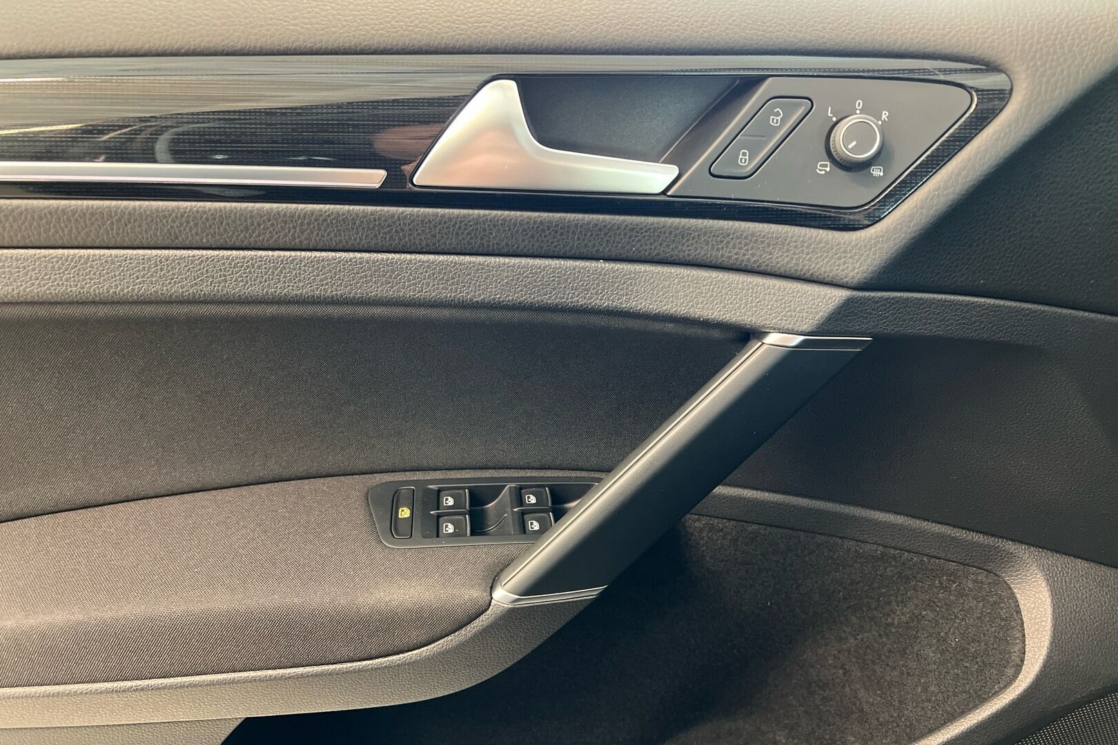Volkswagen Golf iso kuva 13