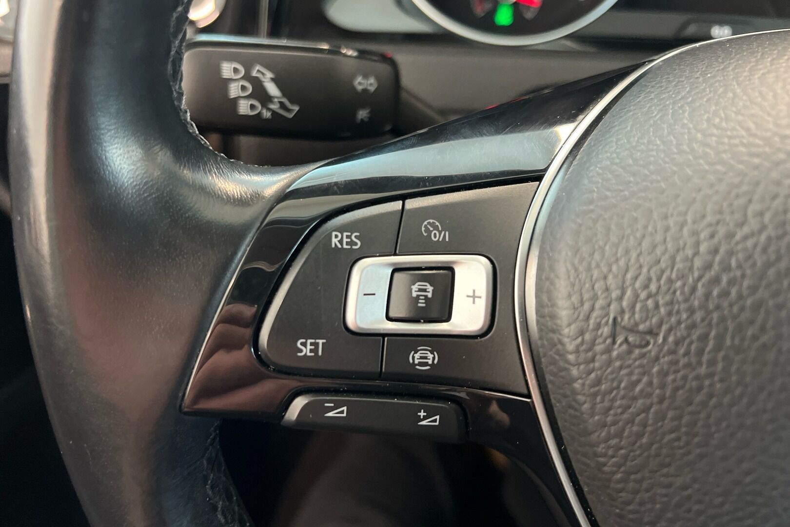 Volkswagen Golf iso kuva 20