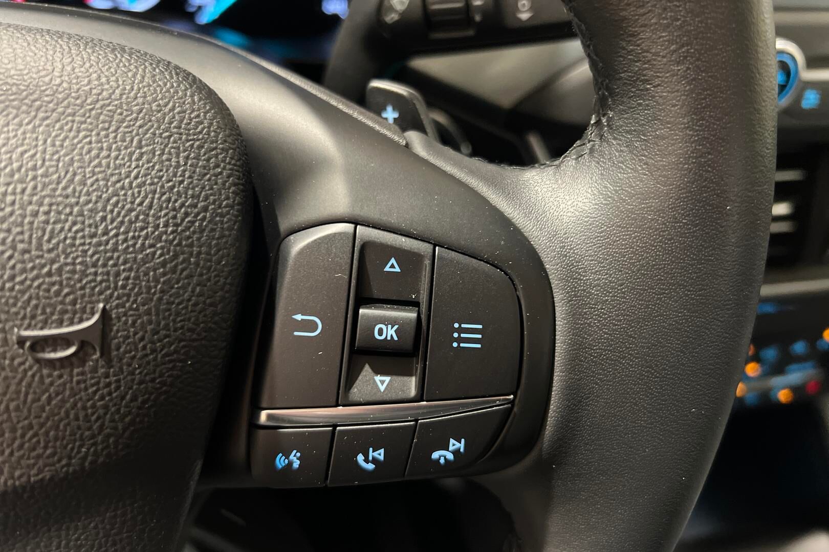 Ford Focus iso kuva 15