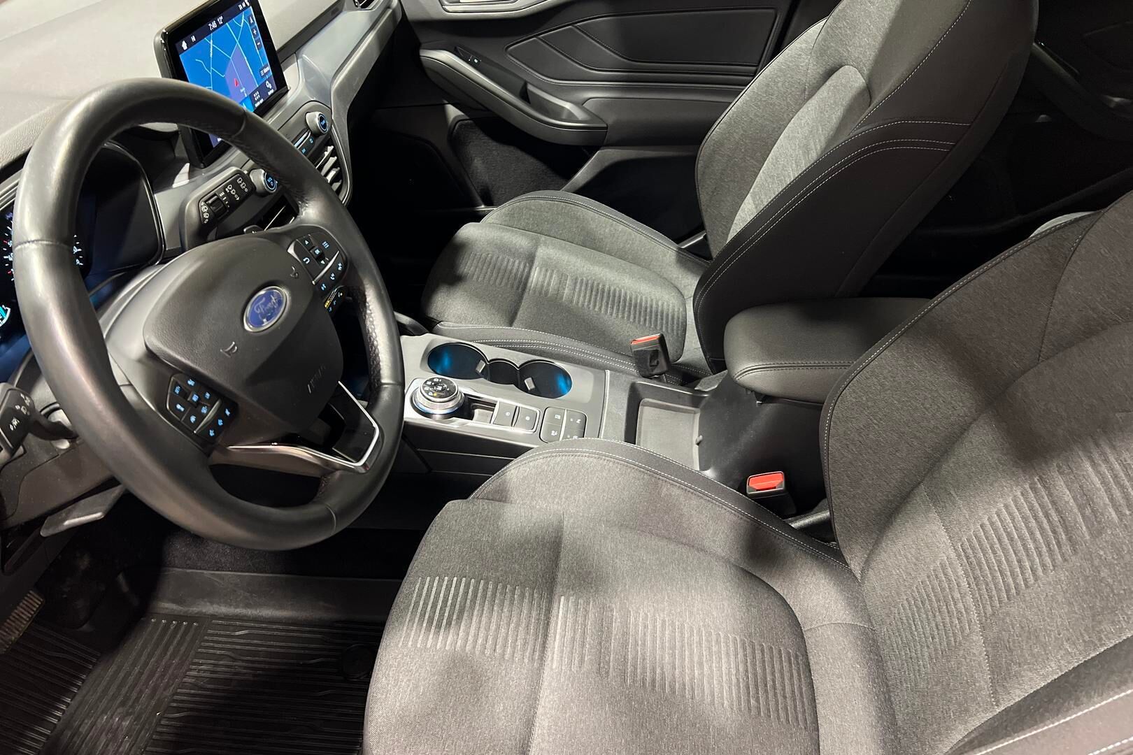 Ford Focus iso kuva 9