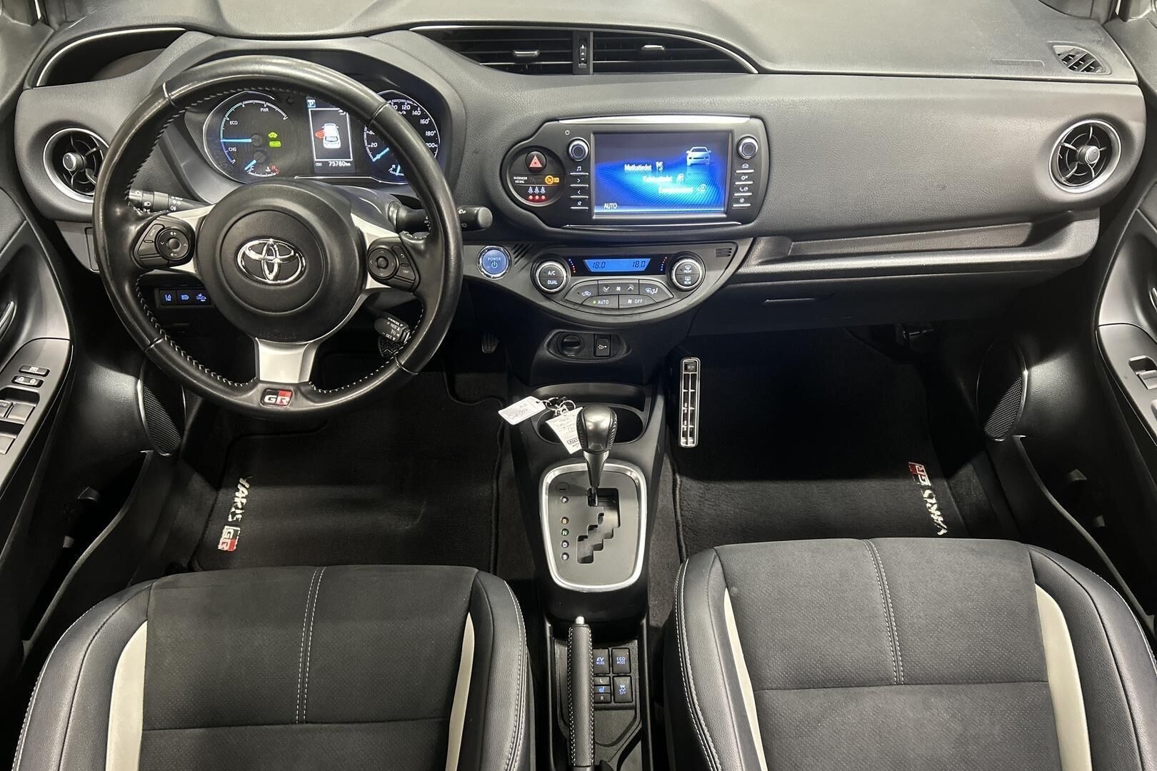Toyota Yaris iso kuva 9