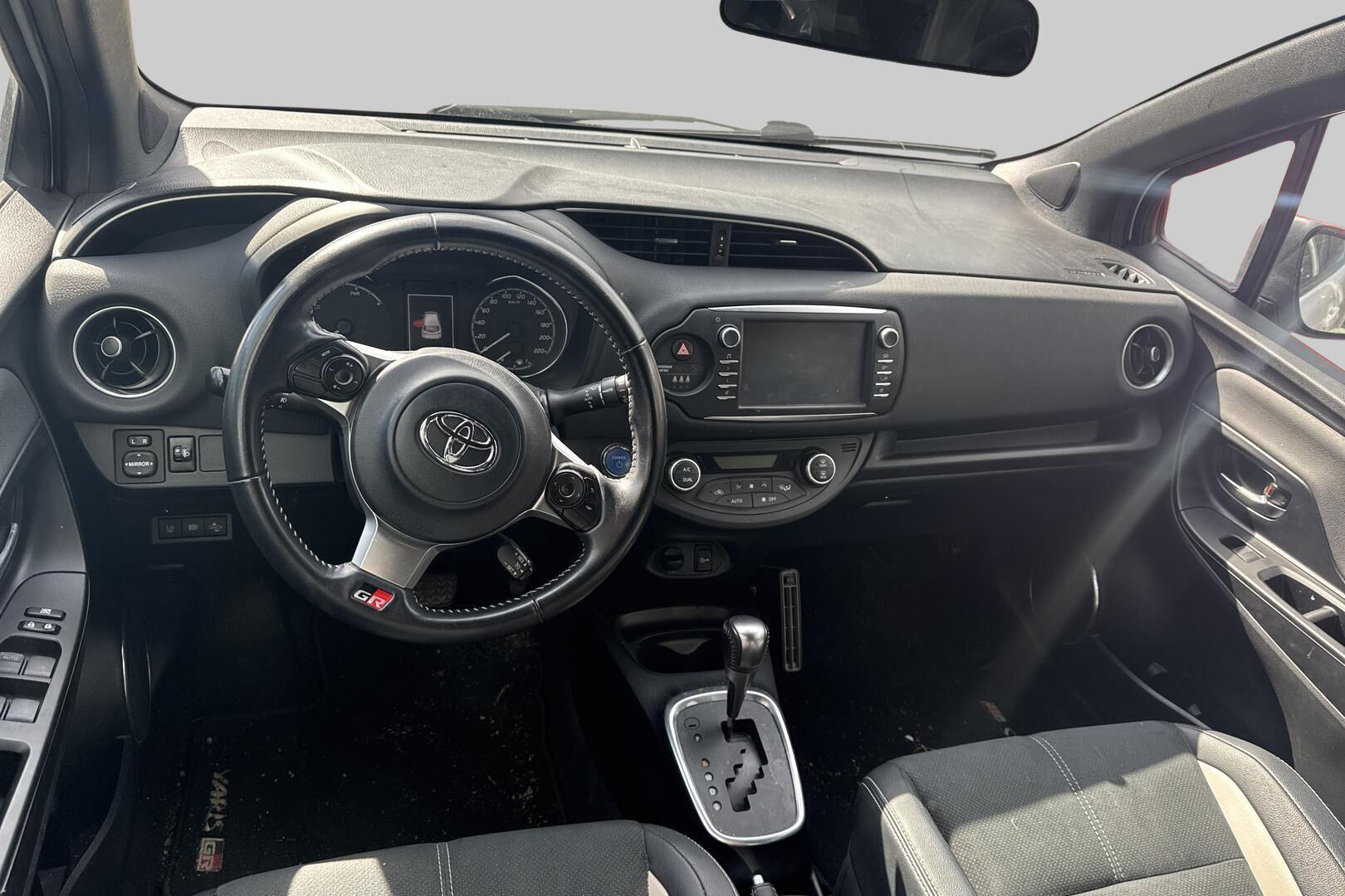 Toyota Yaris iso kuva 4