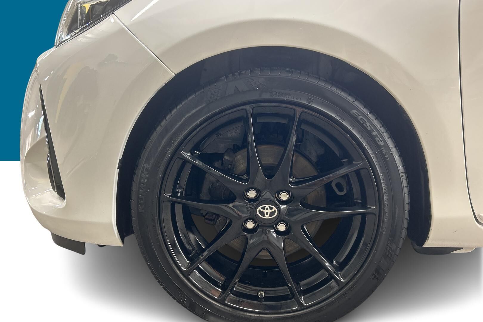 Toyota Yaris iso kuva 17