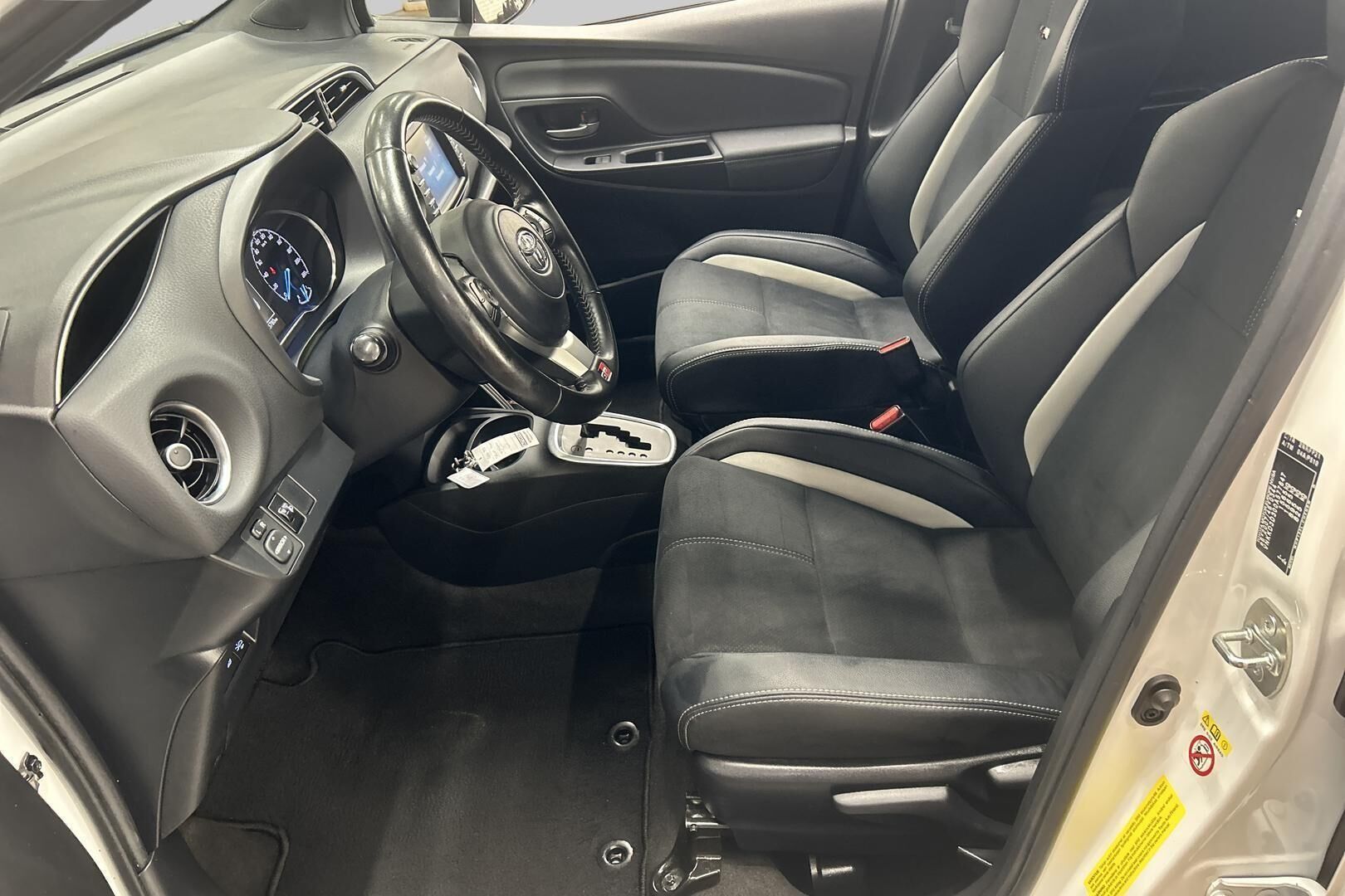 Toyota Yaris iso kuva 7