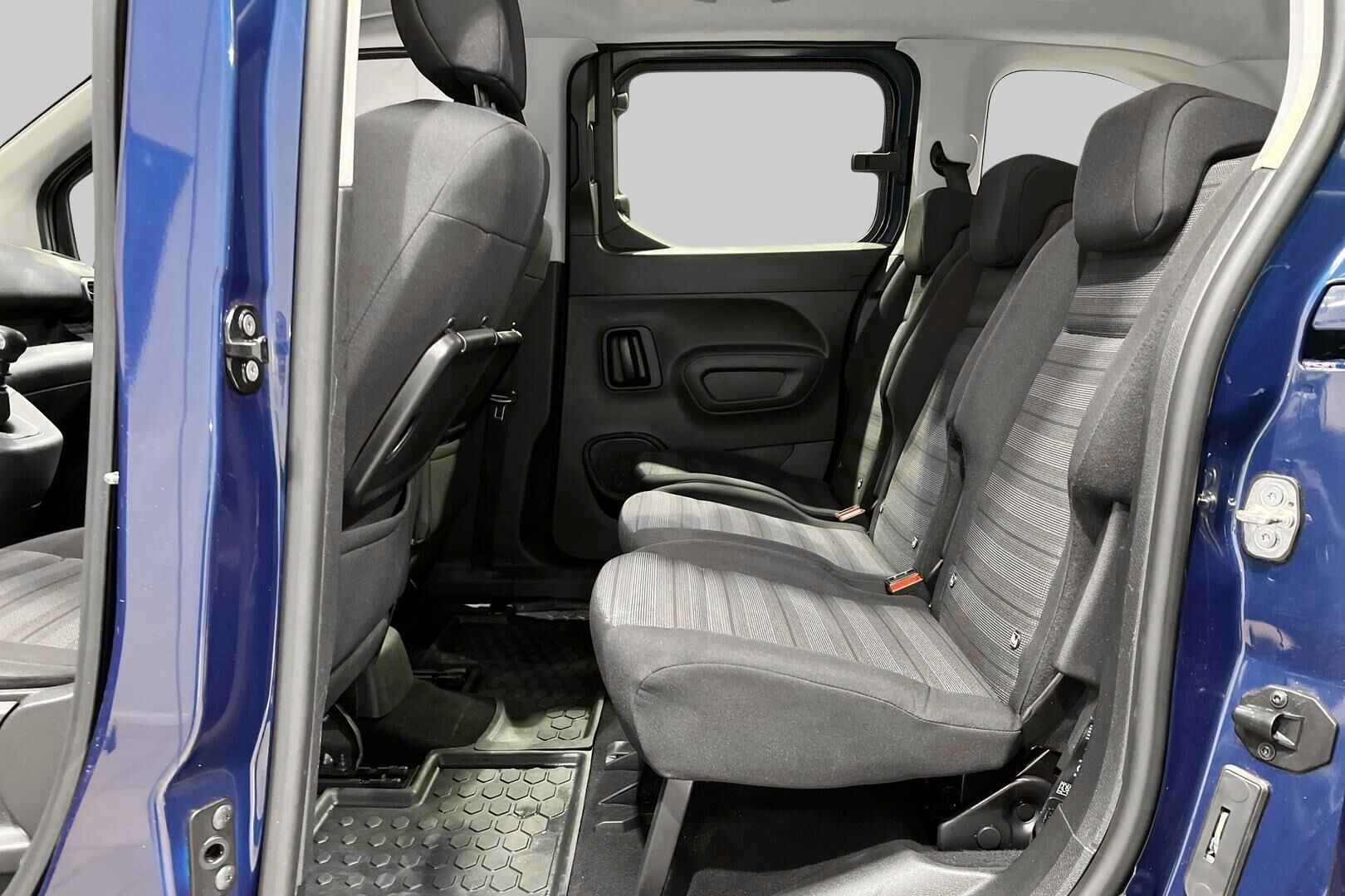 Opel Combo iso kuva 9