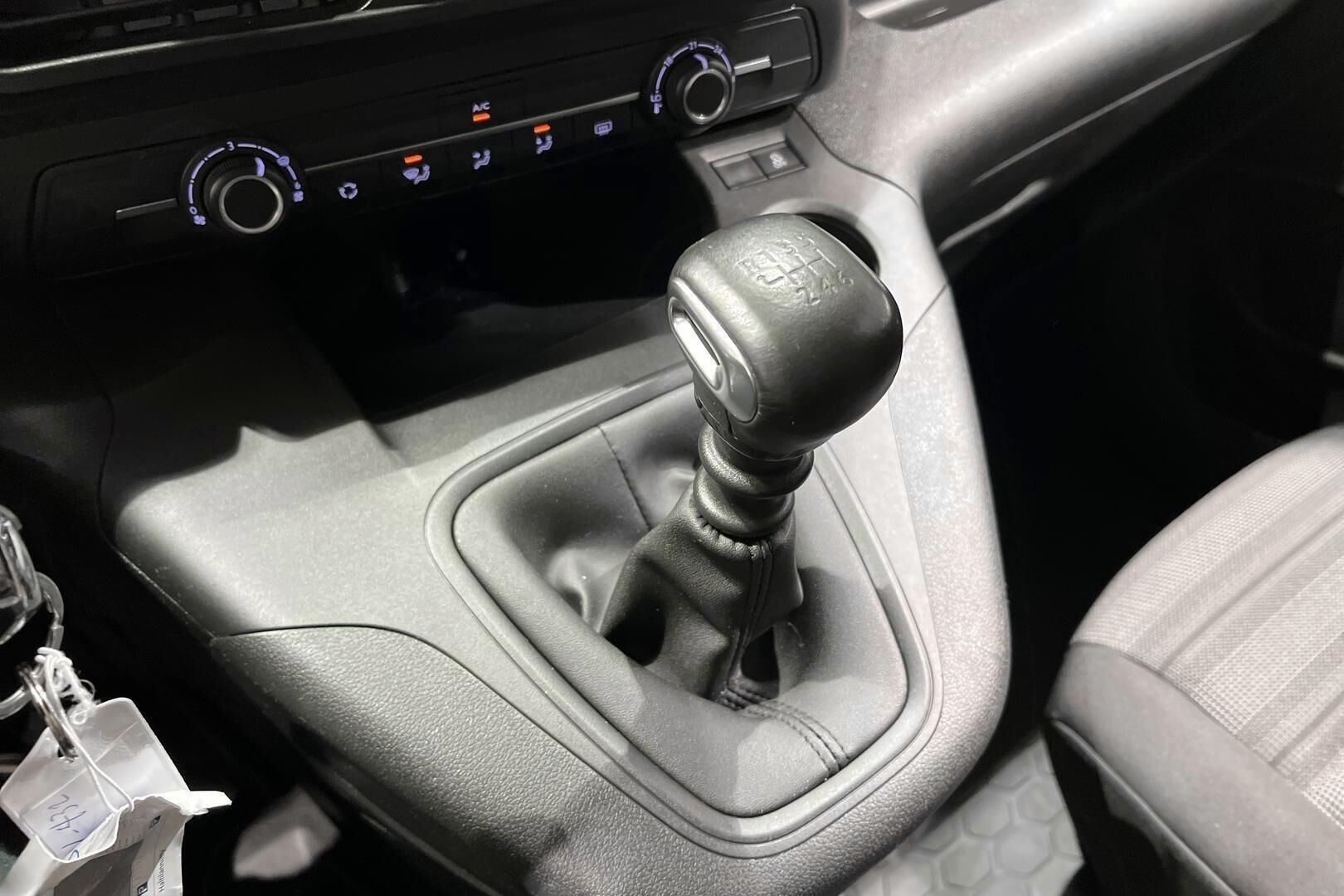 Opel Combo iso kuva 18