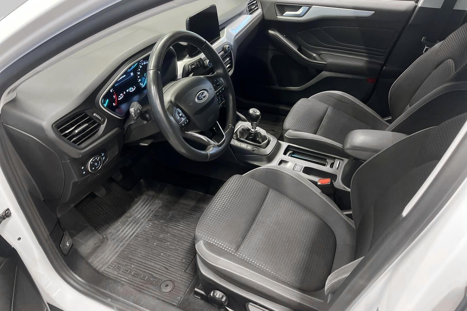 Ford Focus iso kuva 8