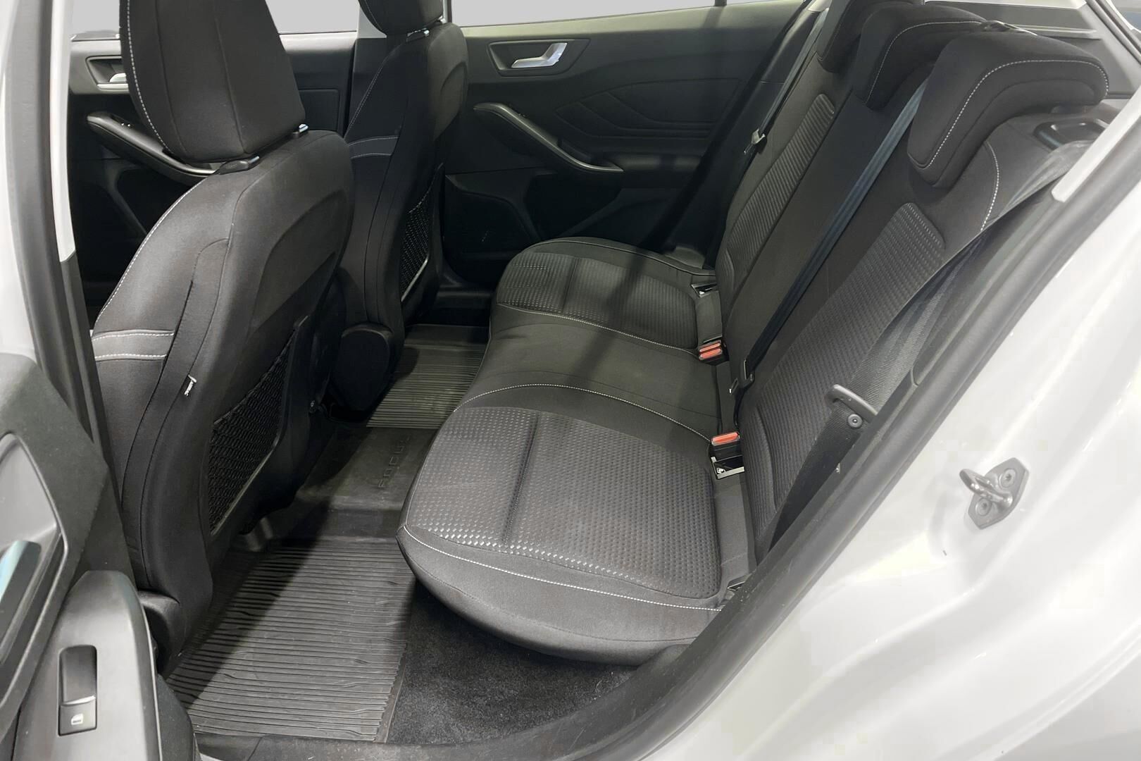 Ford Focus iso kuva 9