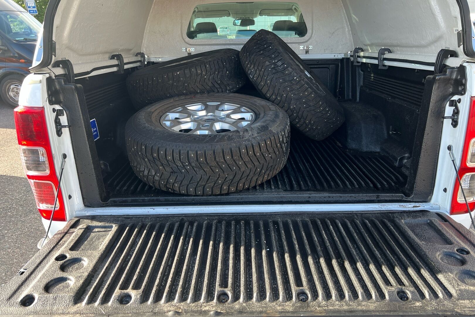 Ford Ranger iso kuva 10
