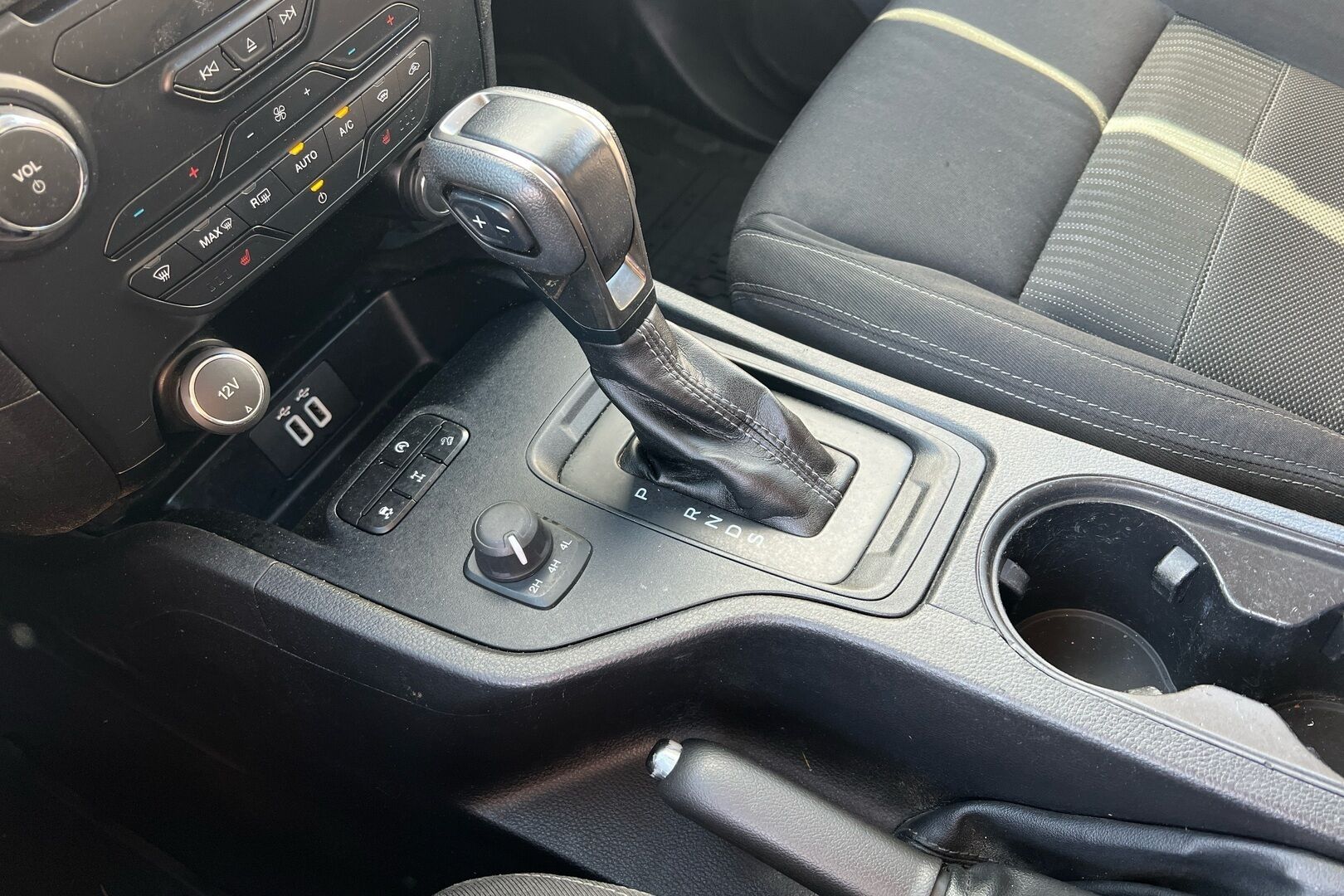 Ford Ranger iso kuva 15