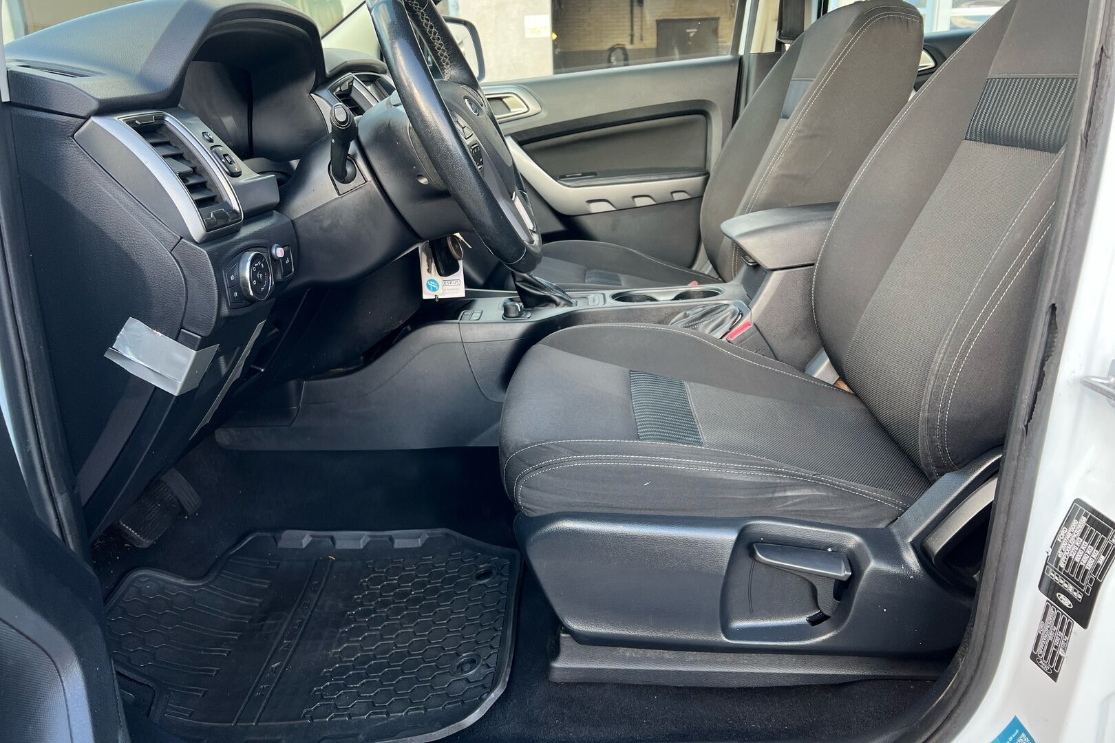 Ford Ranger iso kuva 8