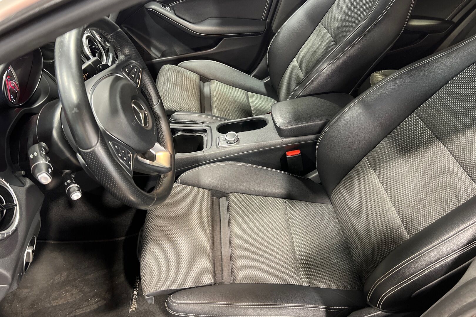 Mercedes-Benz CLA iso kuva 17