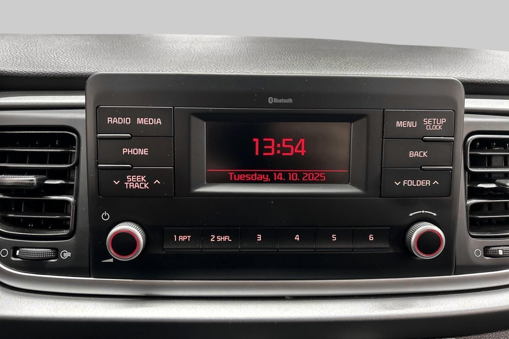 KIA Rio iso kuva 16