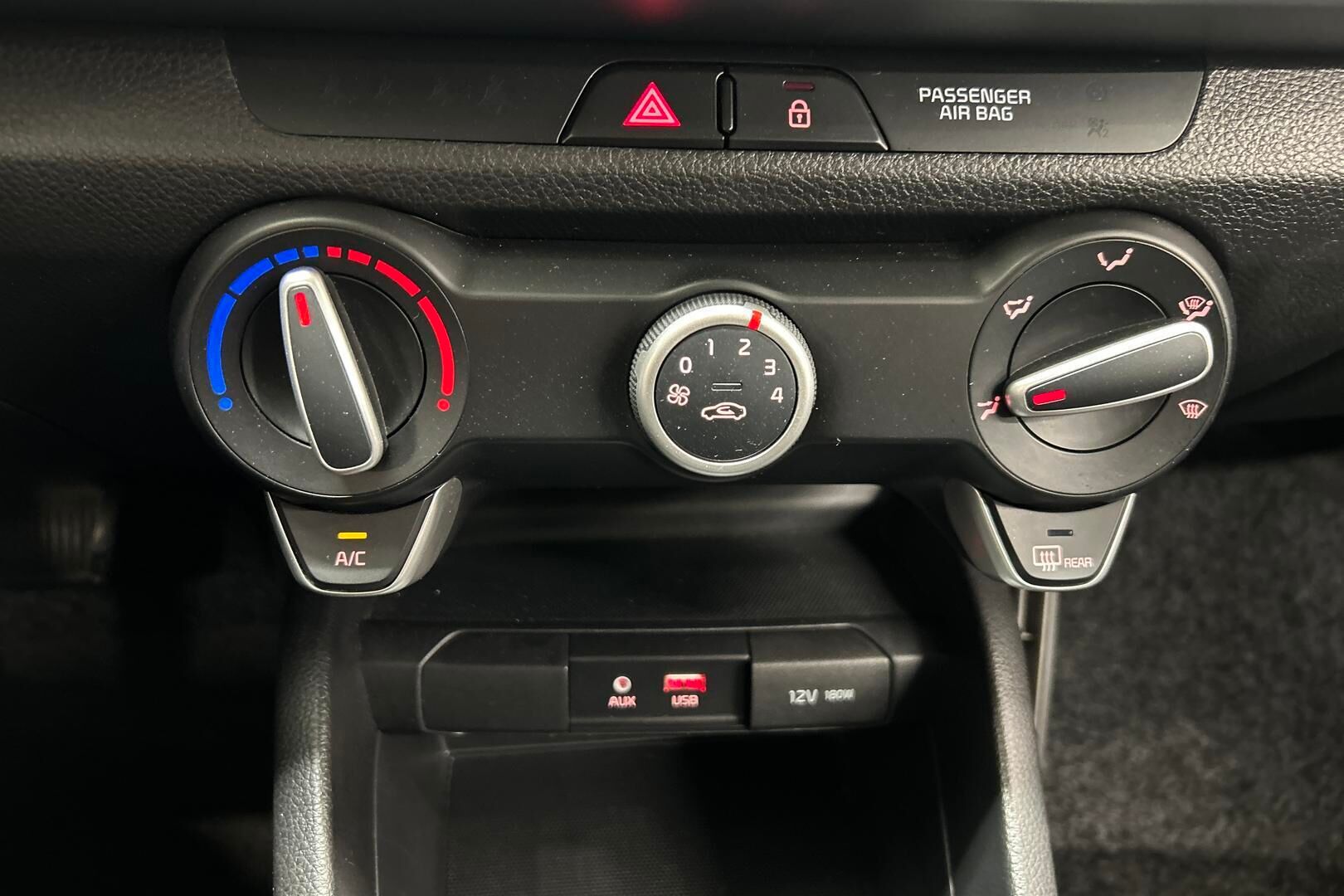 KIA Rio iso kuva 17