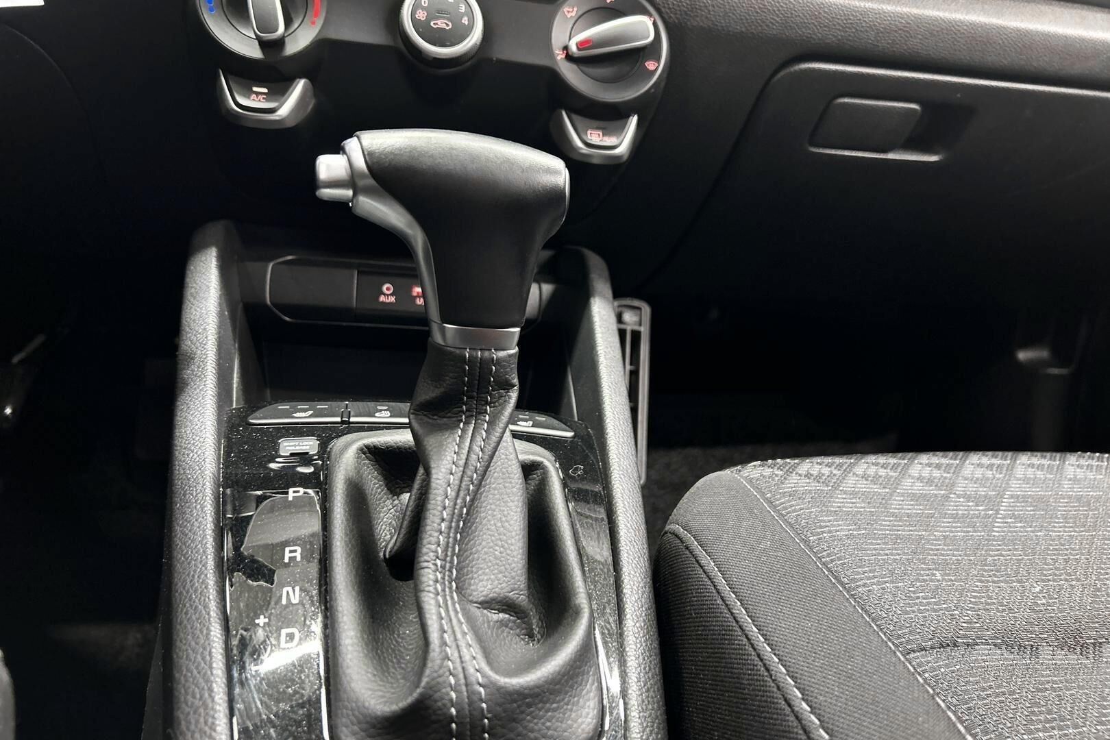 KIA Rio iso kuva 18