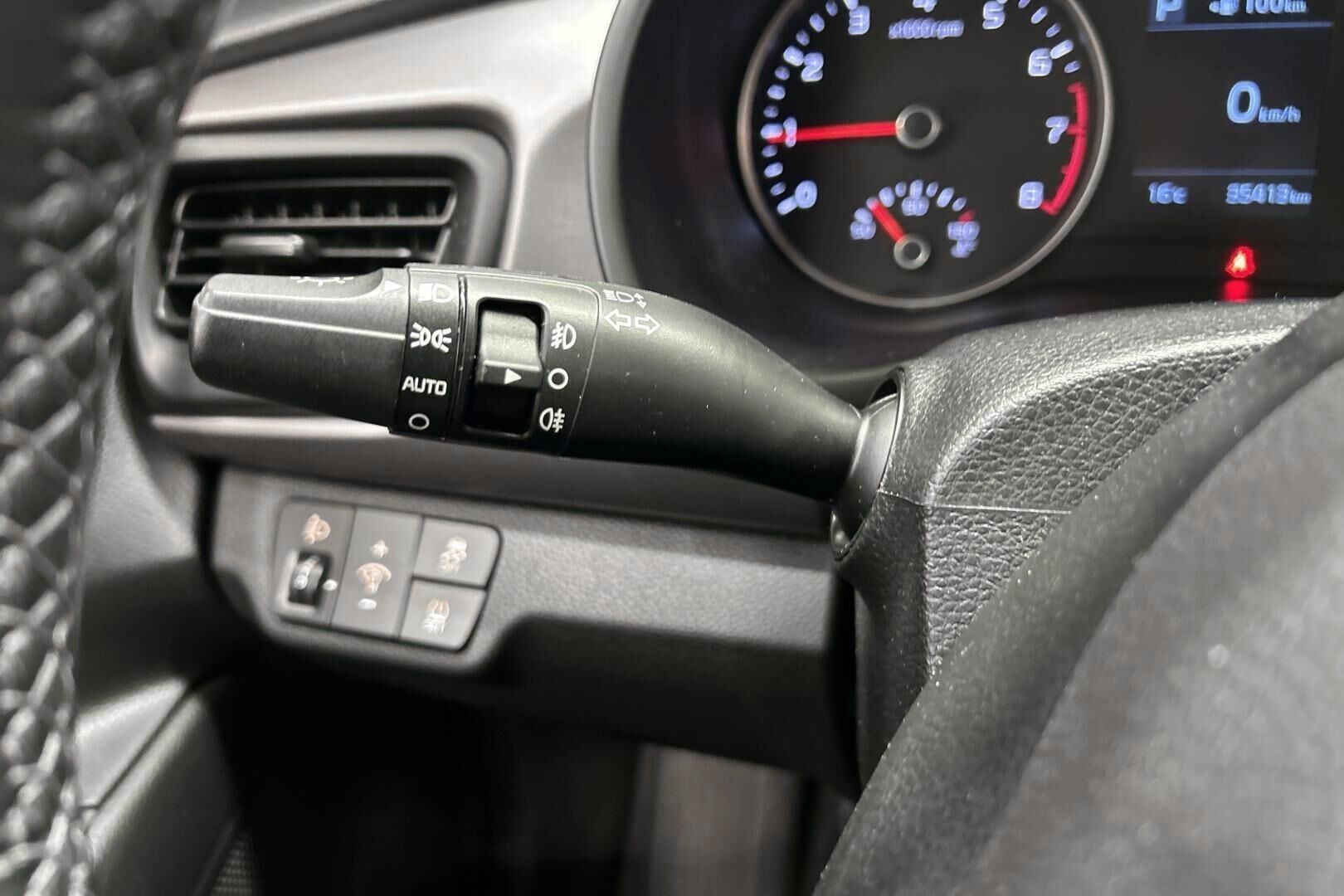 KIA Rio iso kuva 20