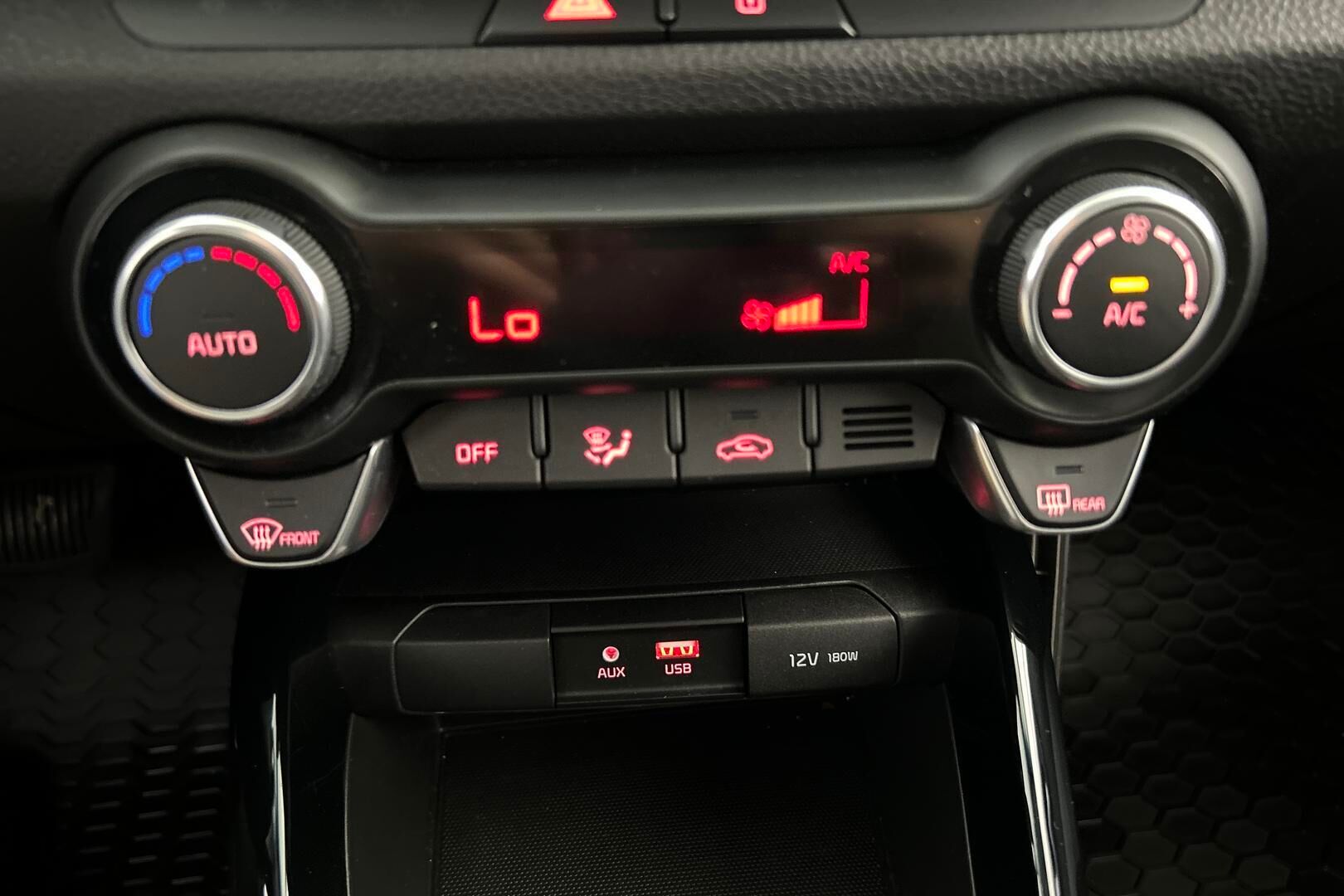 Kia Stonic iso kuva 20