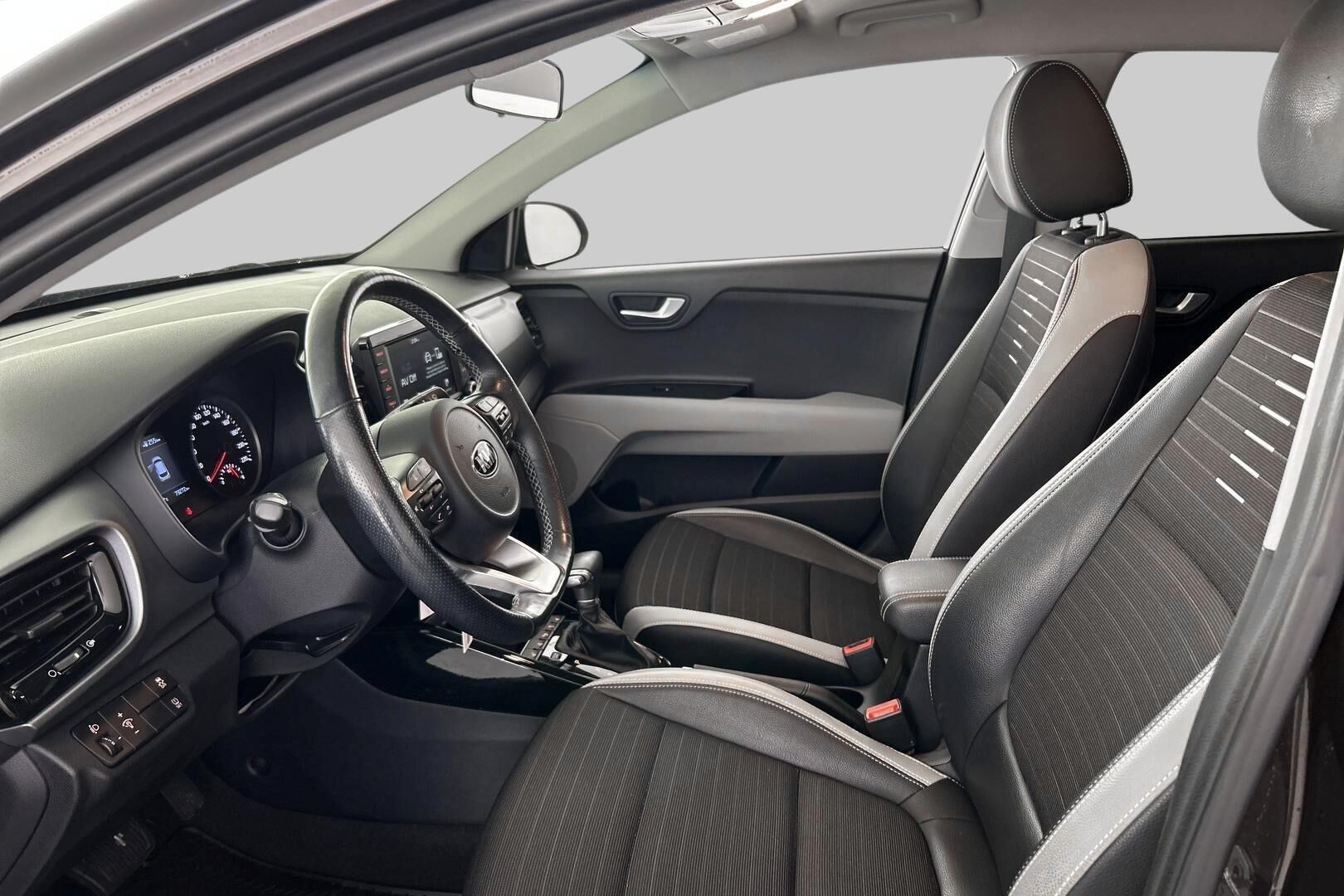 Kia Stonic iso kuva 8