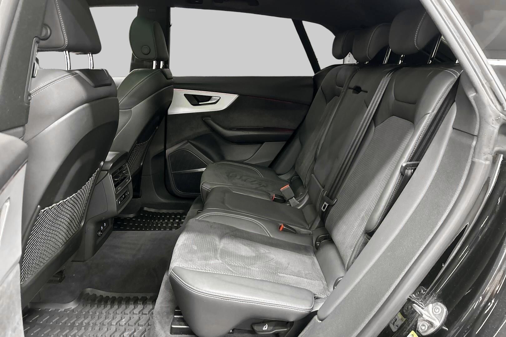 Audi Q8 iso kuva 10