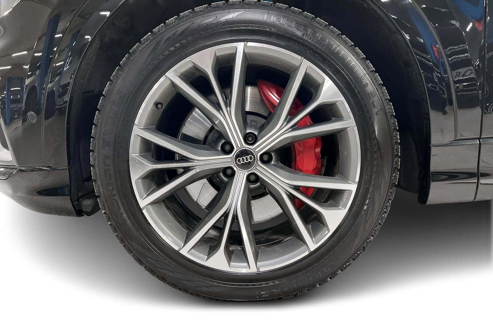 Audi Q8 iso kuva 13