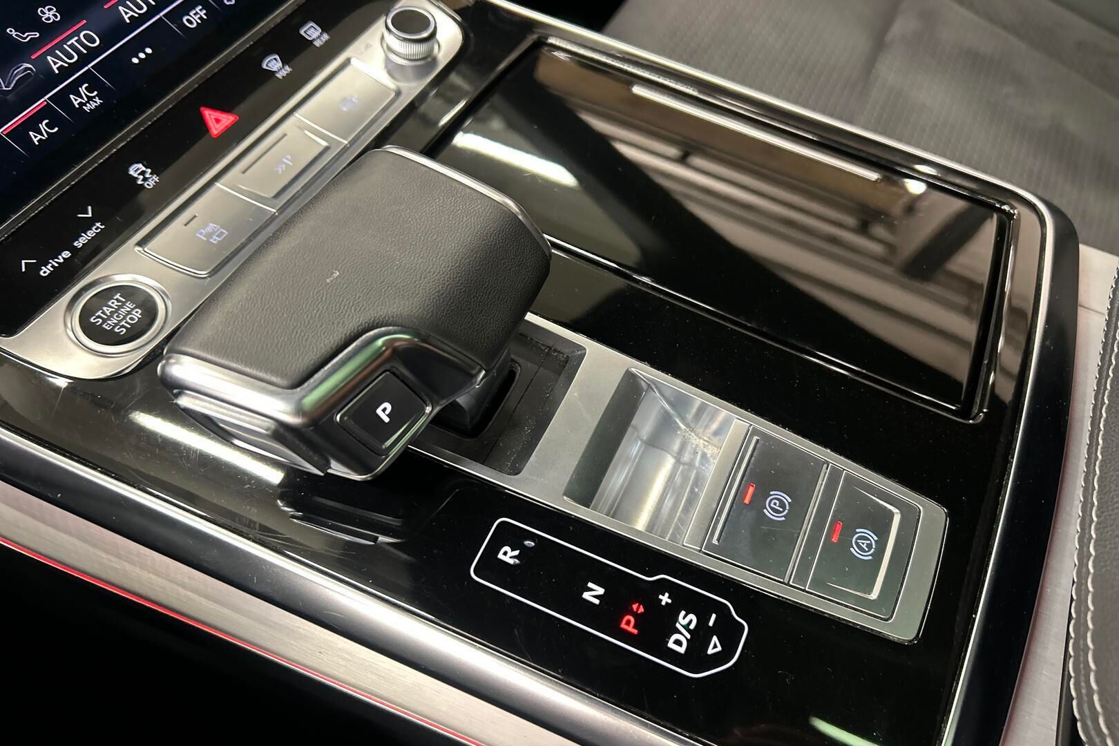 Audi Q8 iso kuva 17