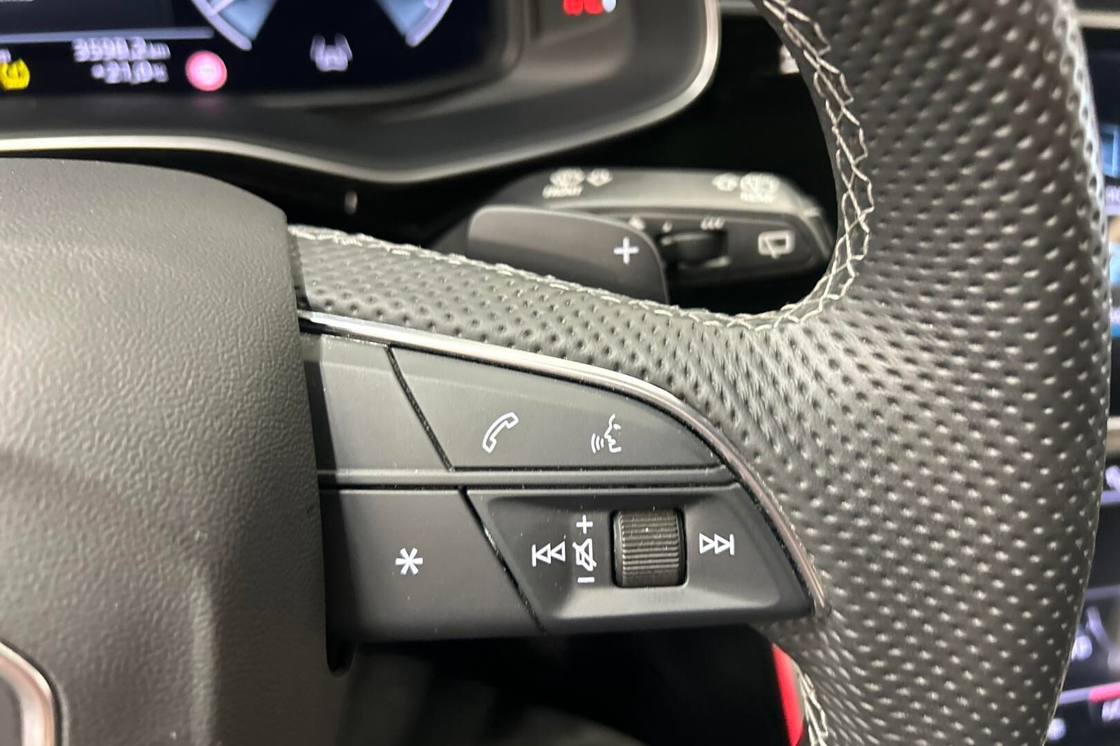 Audi Q8 iso kuva 18