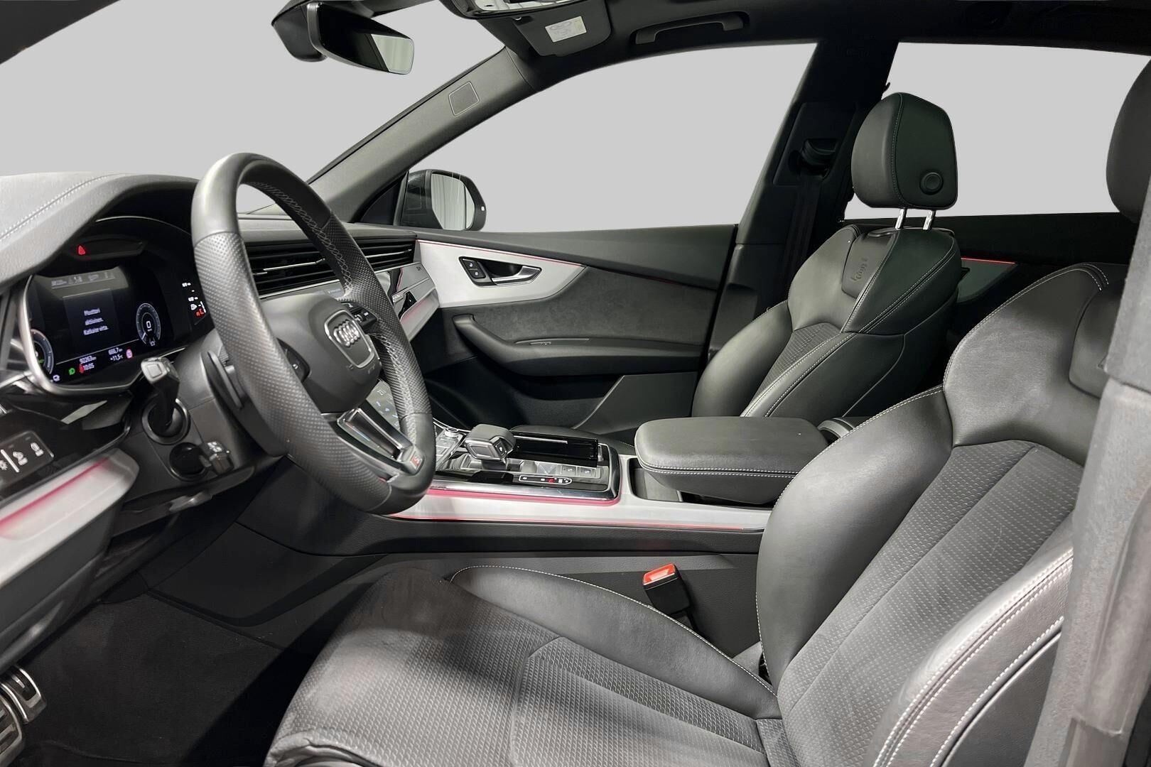 Audi Q8 iso kuva 9