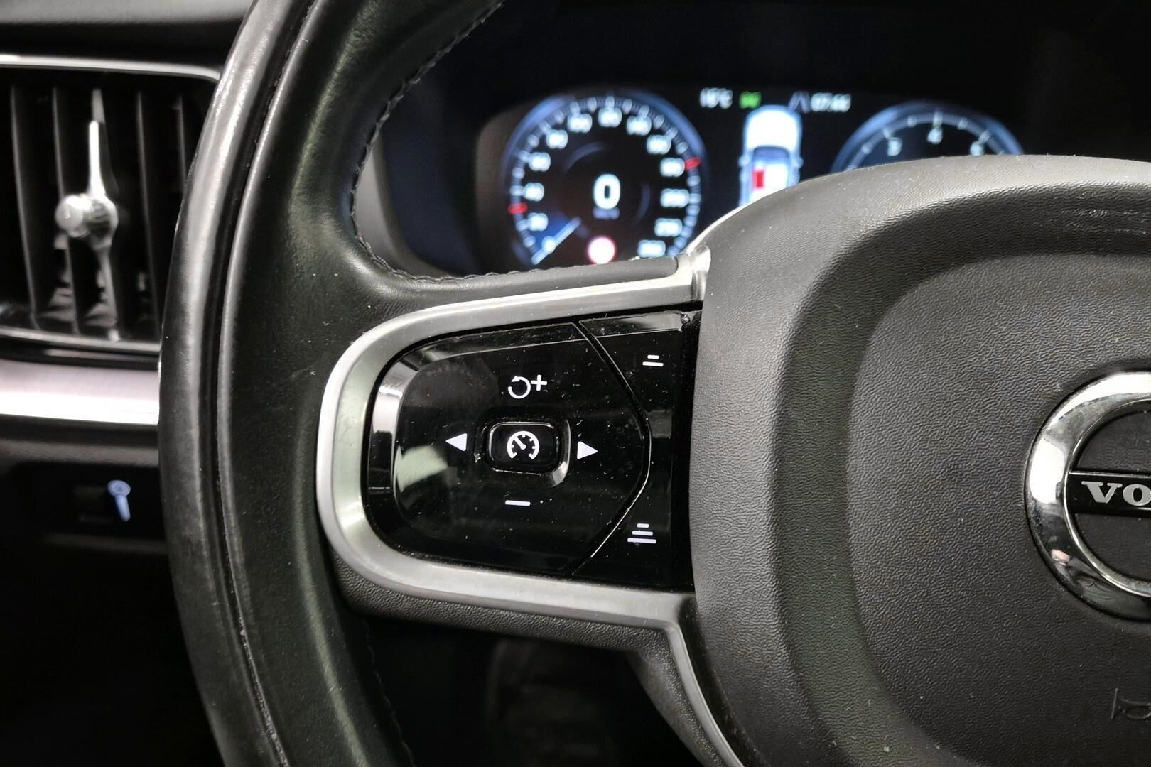 Volvo V60 iso kuva 18