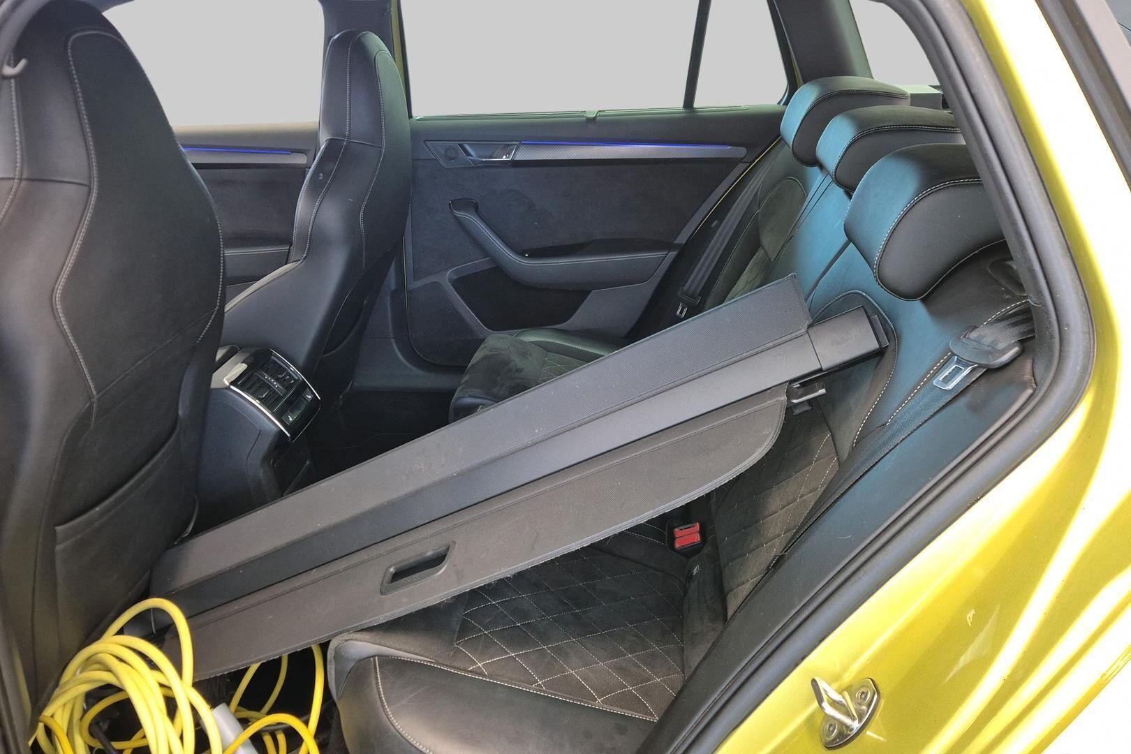 Skoda Superb iso kuva 10