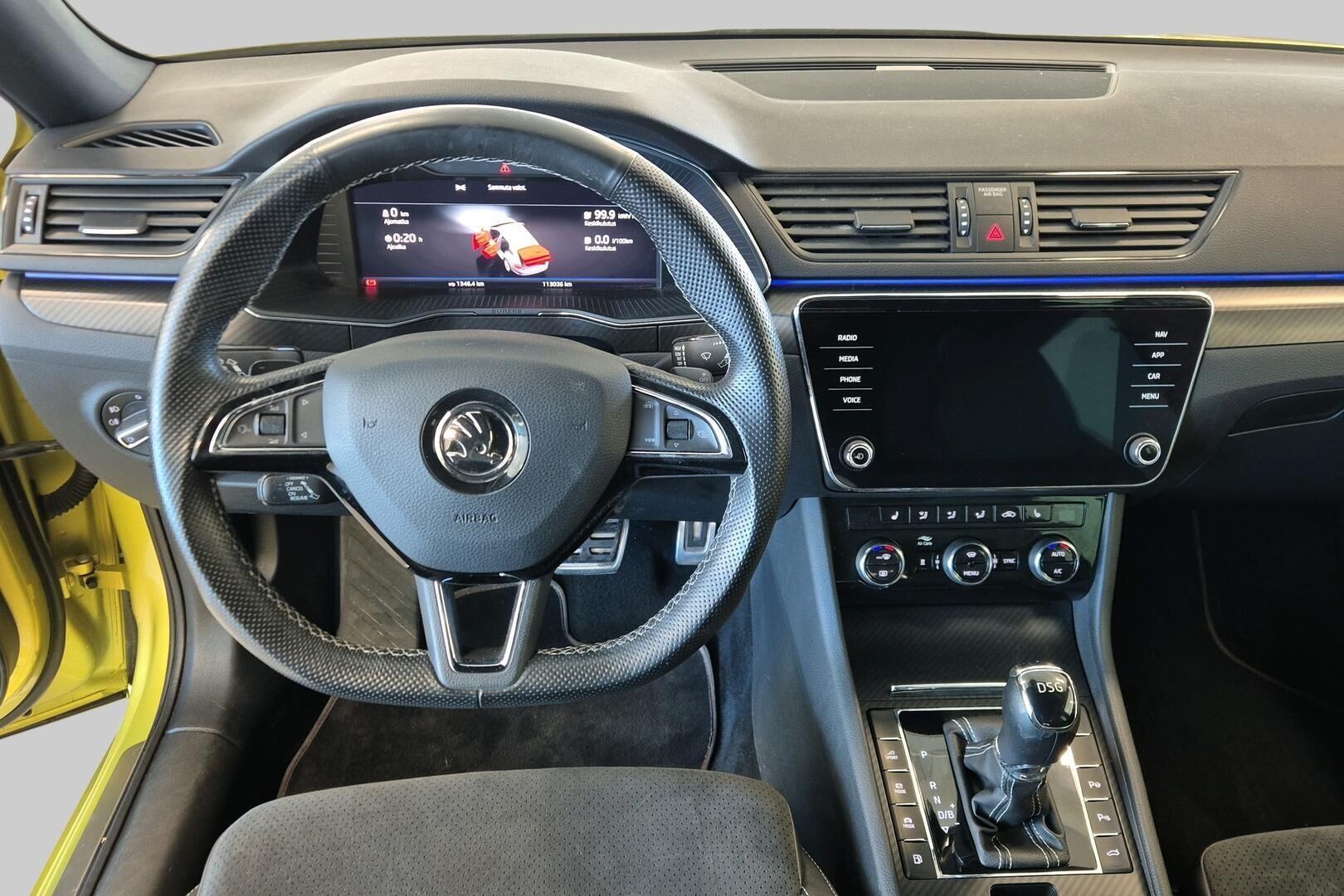 Skoda Superb iso kuva 11