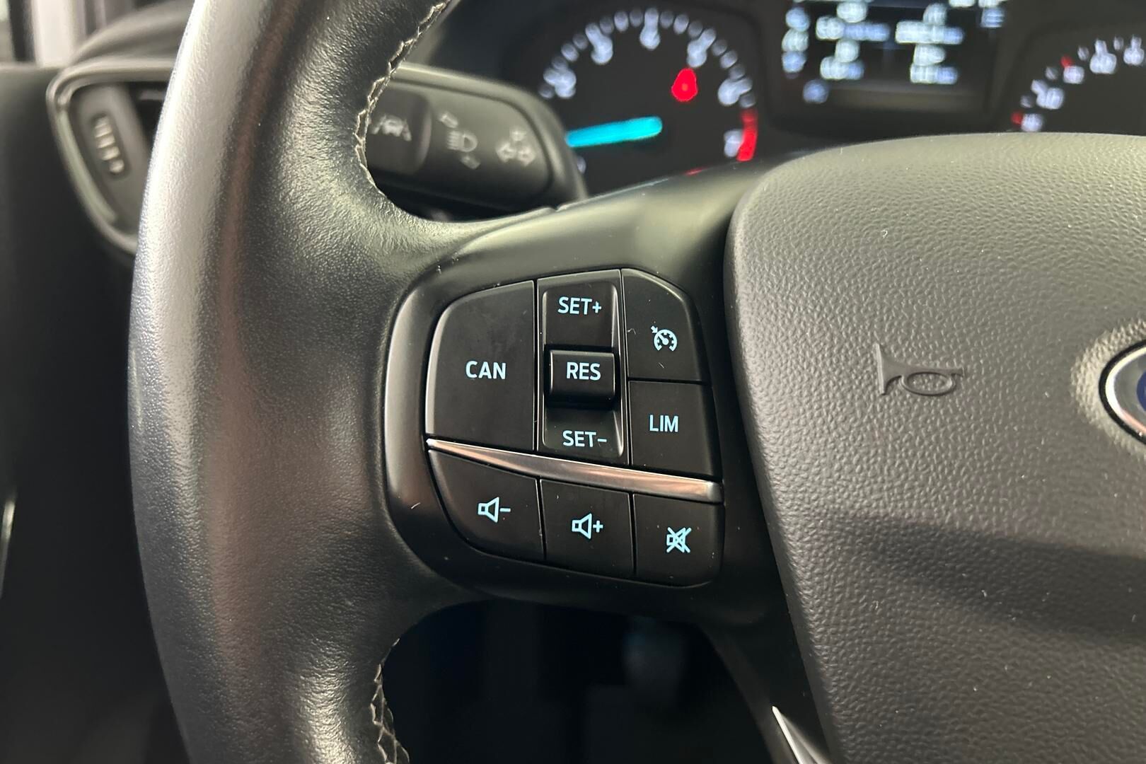 Ford Fiesta iso kuva 27