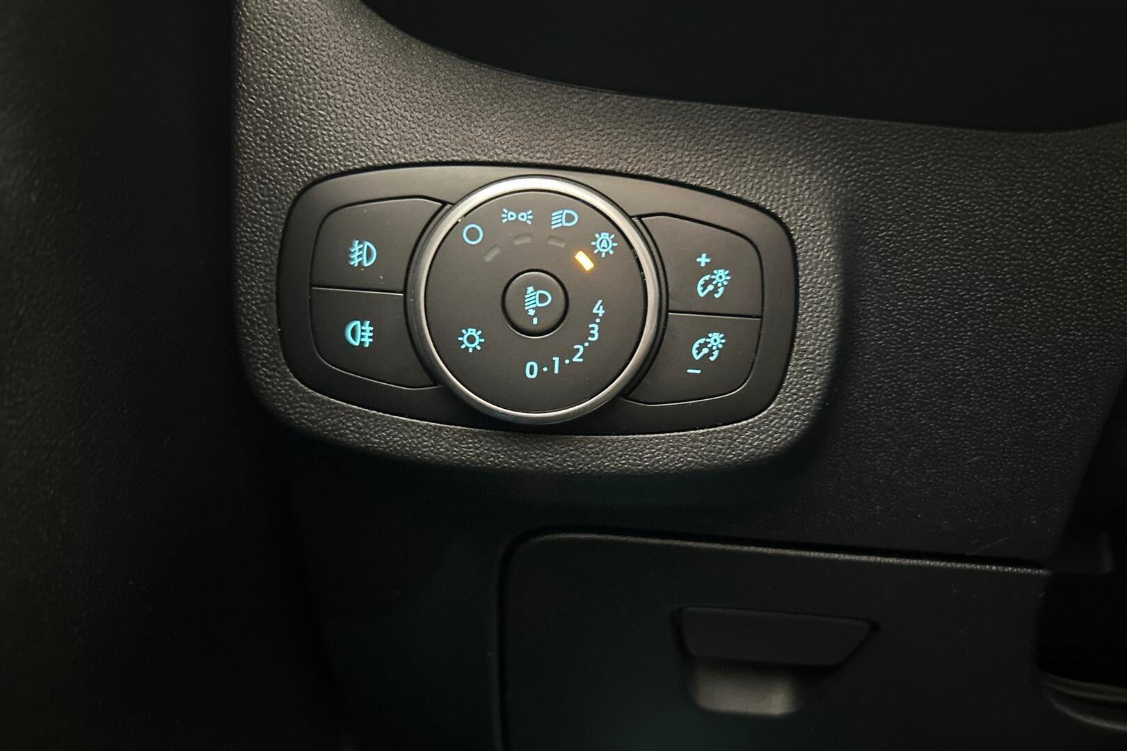 Ford Fiesta iso kuva 14