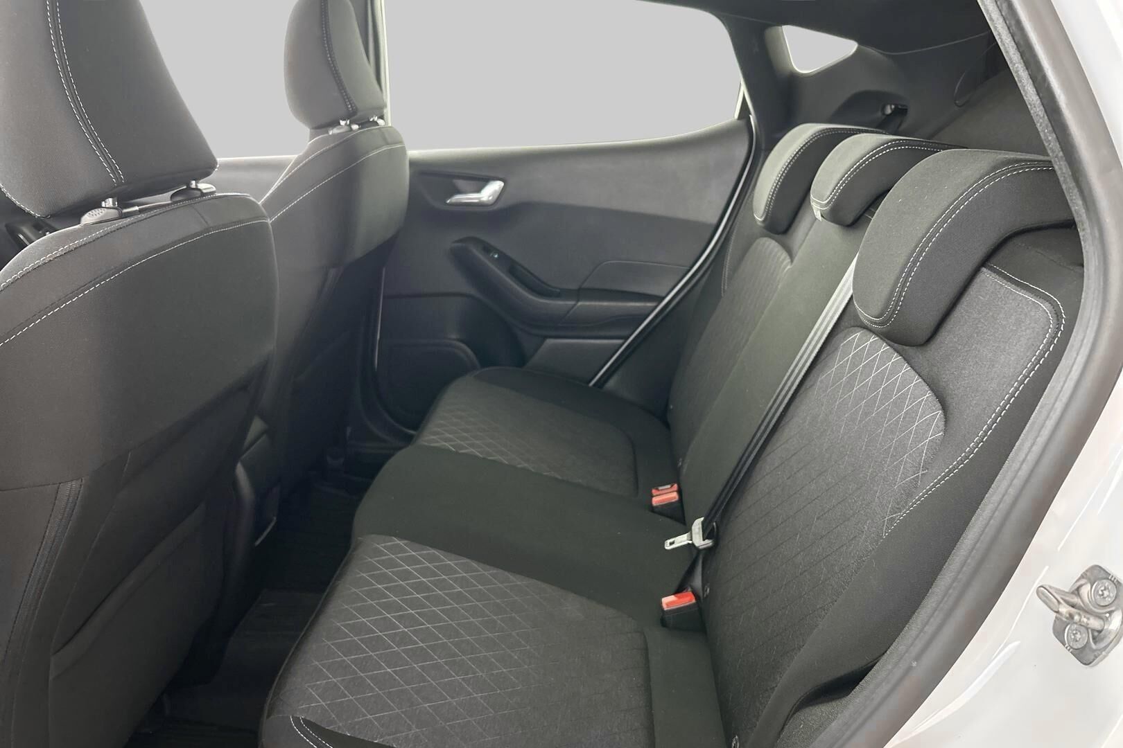 Ford Fiesta iso kuva 7