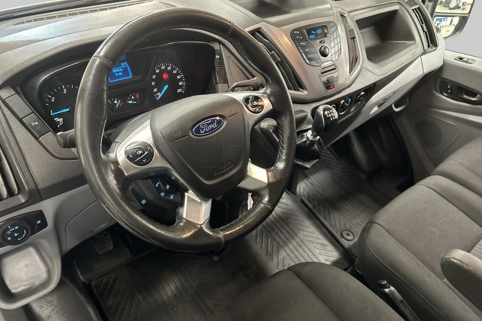 Ford Transit iso kuva 11