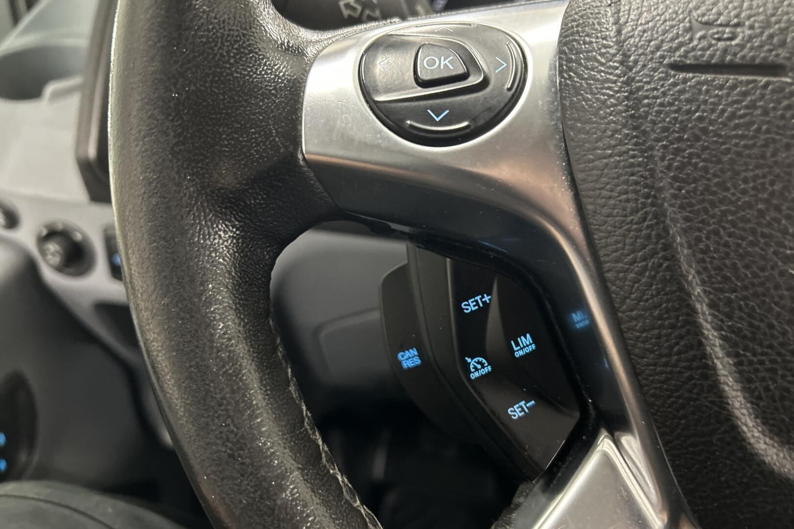 Ford Transit iso kuva 15