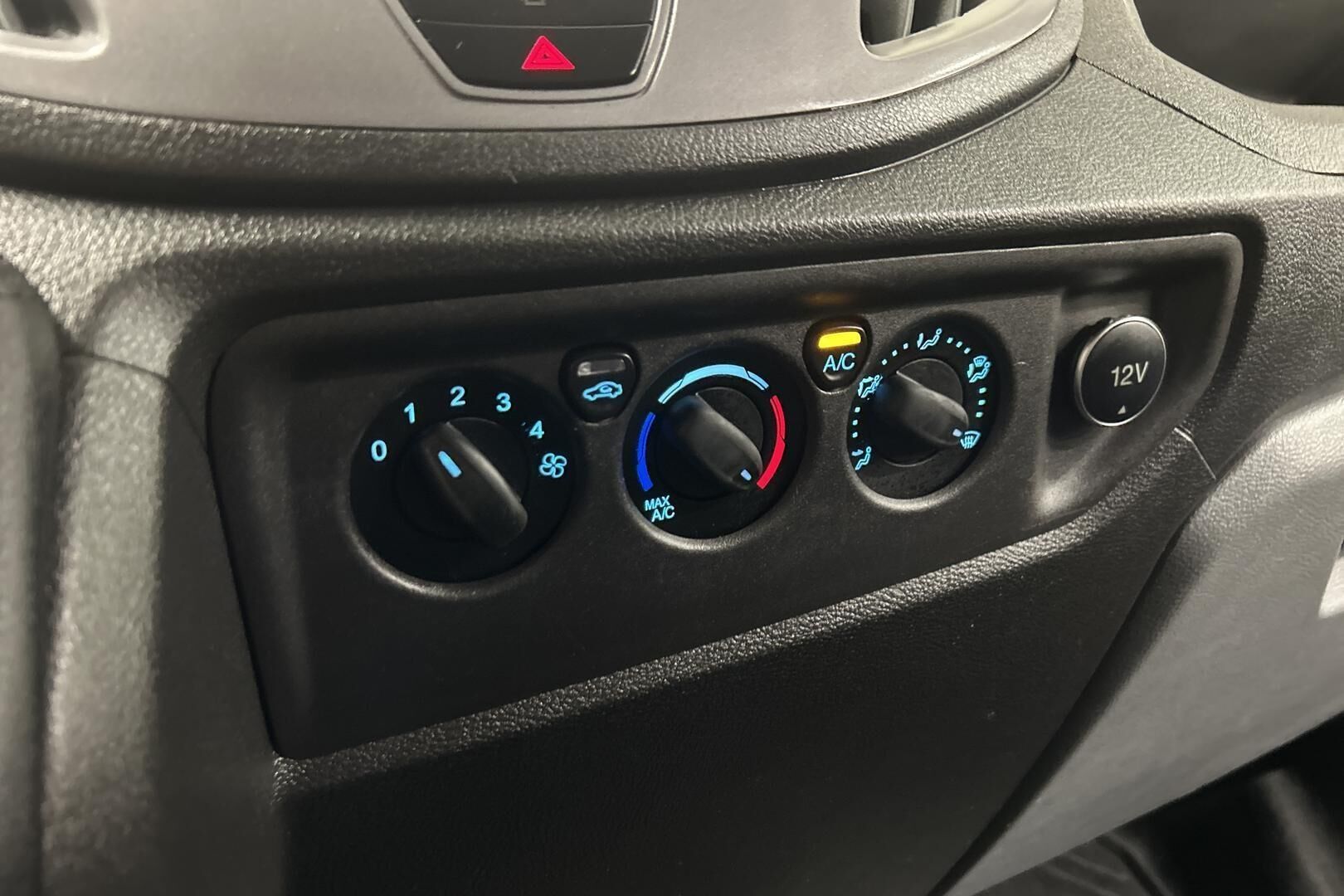 Ford Transit iso kuva 18