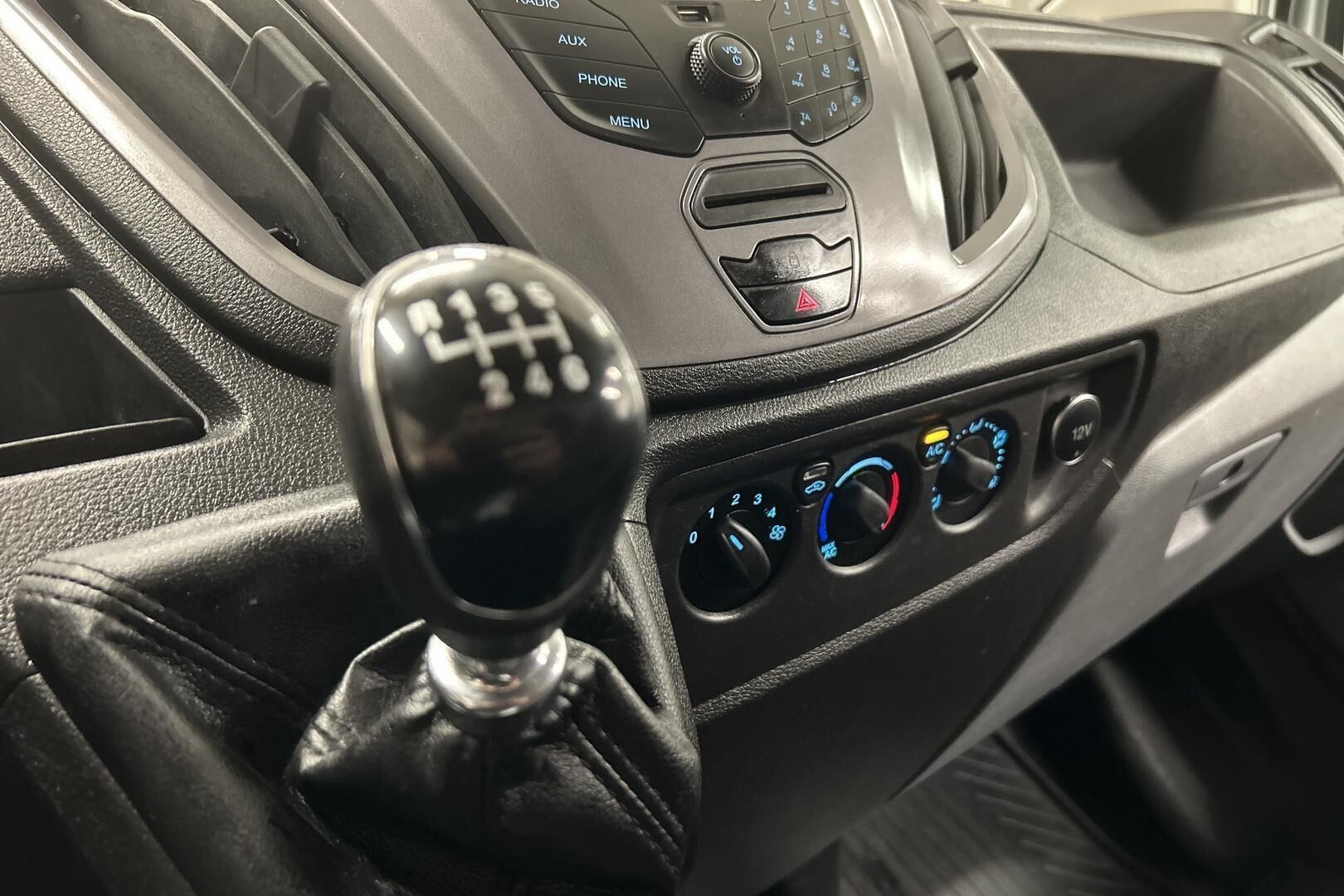 Ford Transit iso kuva 19