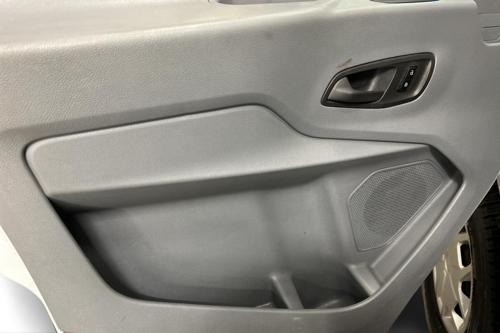 Ford Transit iso kuva 22