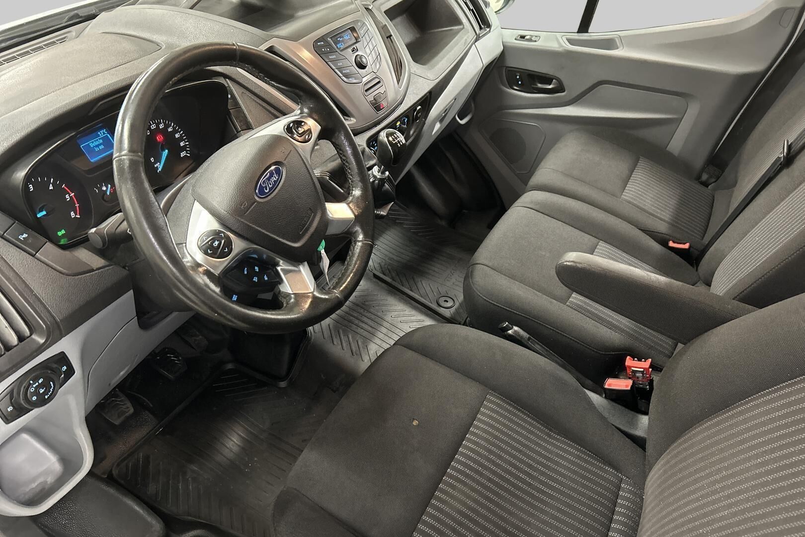 Ford Transit iso kuva 9