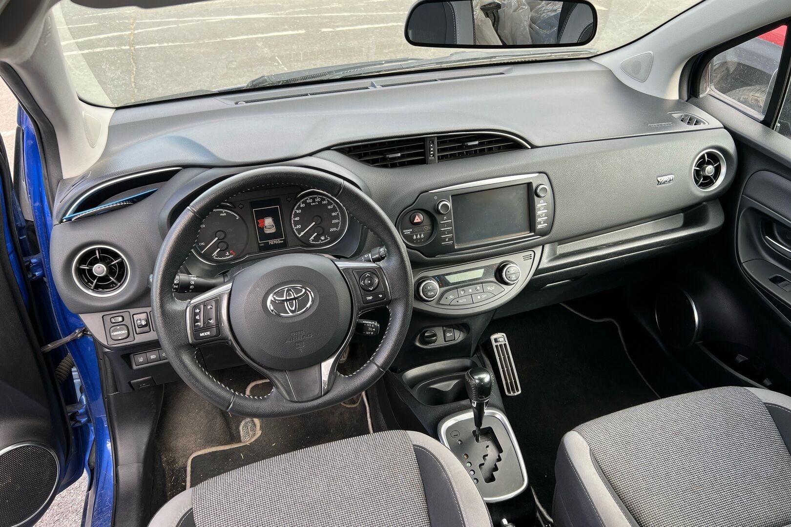 Toyota Yaris iso kuva 1