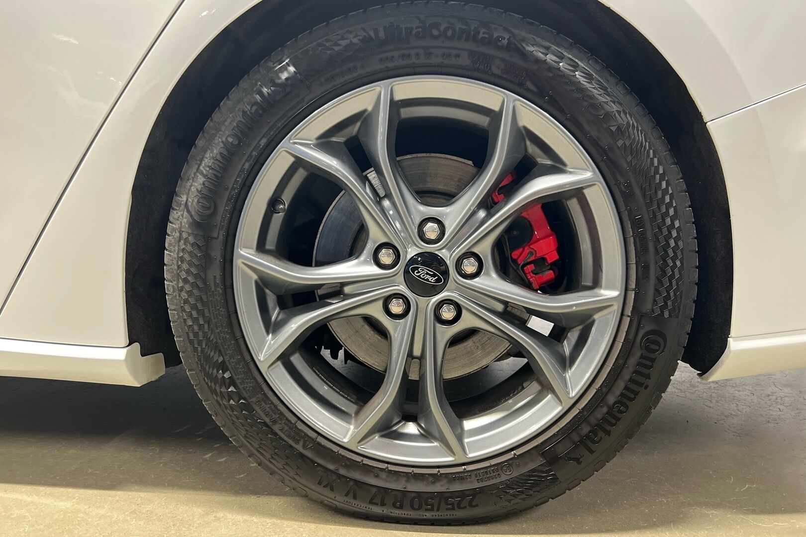Ford Focus iso kuva 10