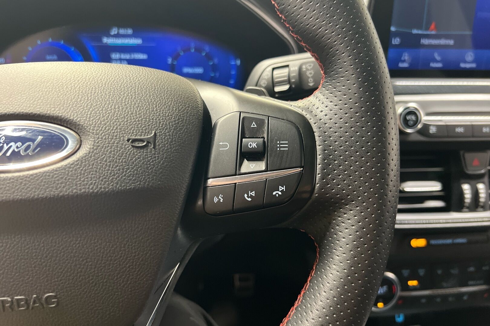 Ford Focus iso kuva 16