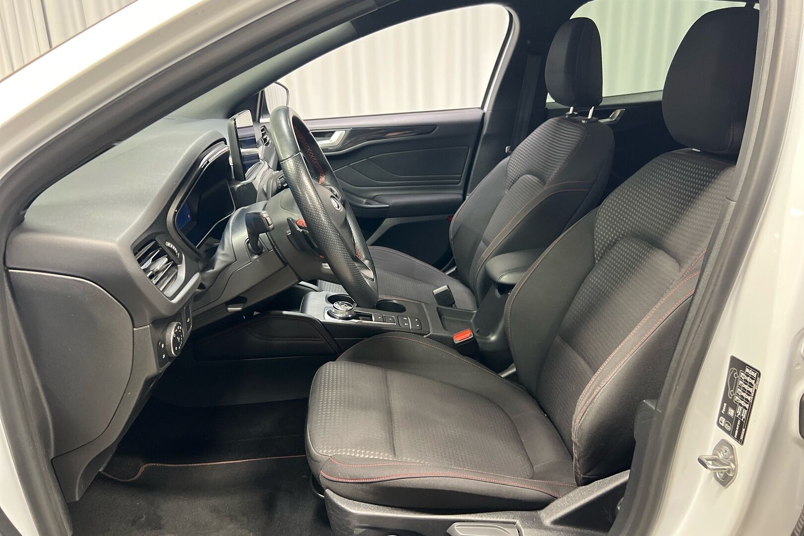 Ford Focus iso kuva 6